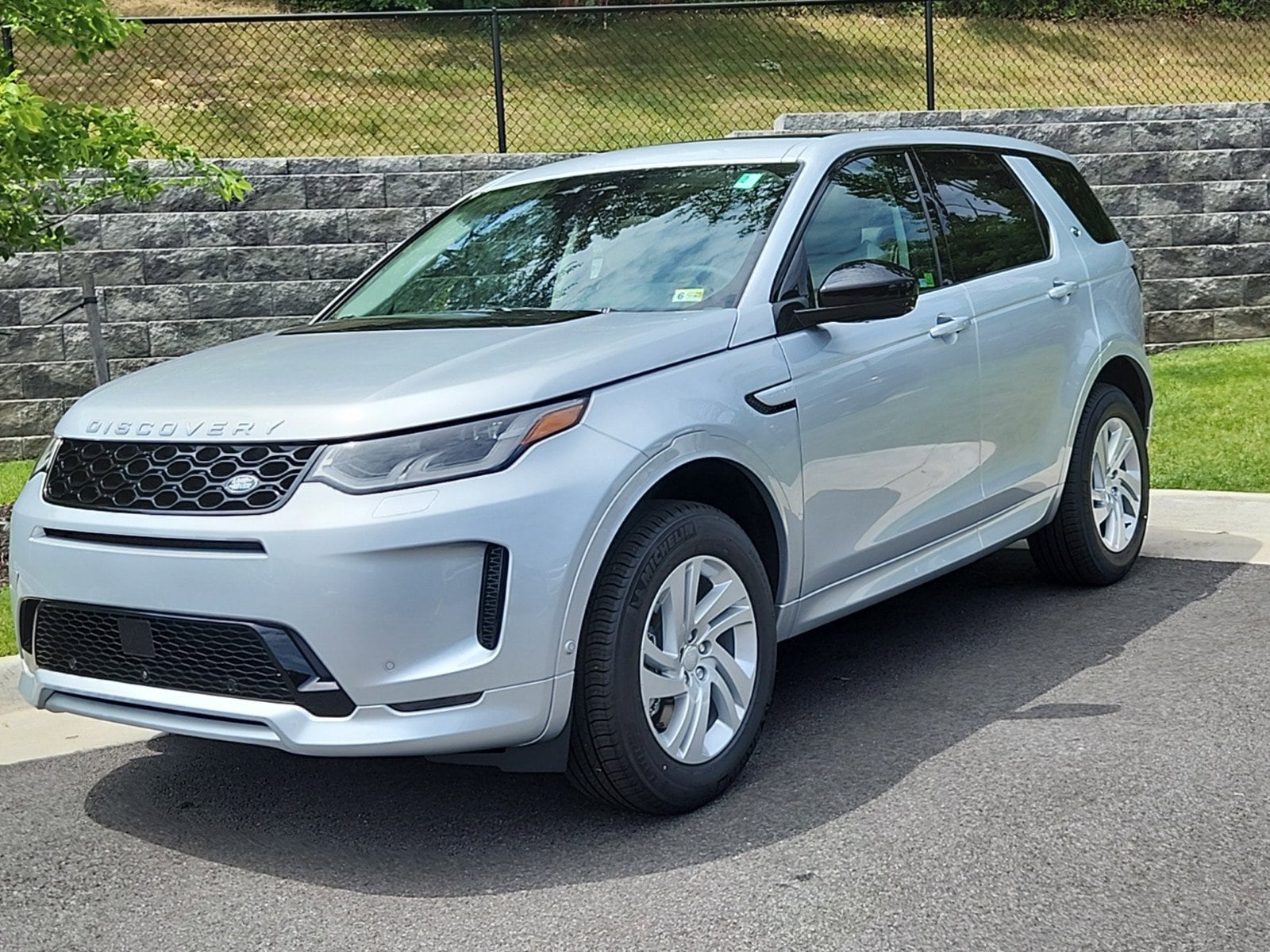 2024 Land Rover Discovery Sport S's photo