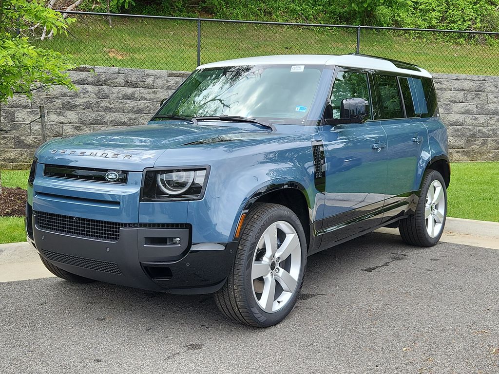 2026 Land Rover Defender 110 X-Dynamic SE P400's photo