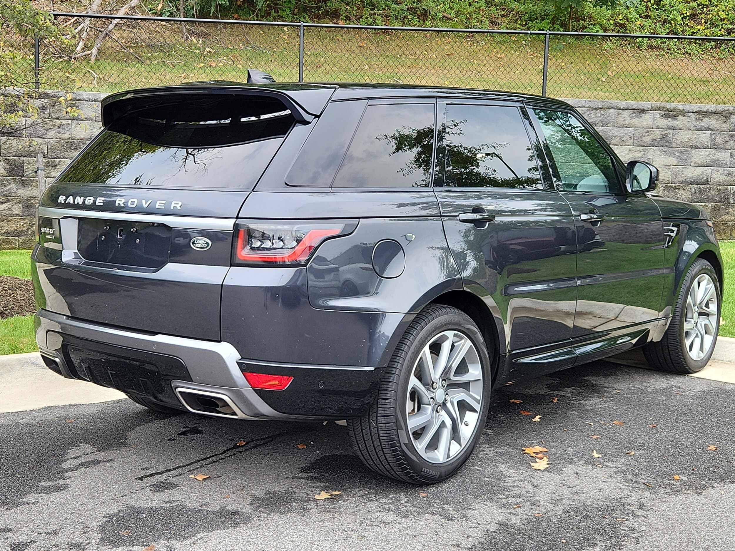 2019 Land Rover Range Rover Sport HSE photo 2