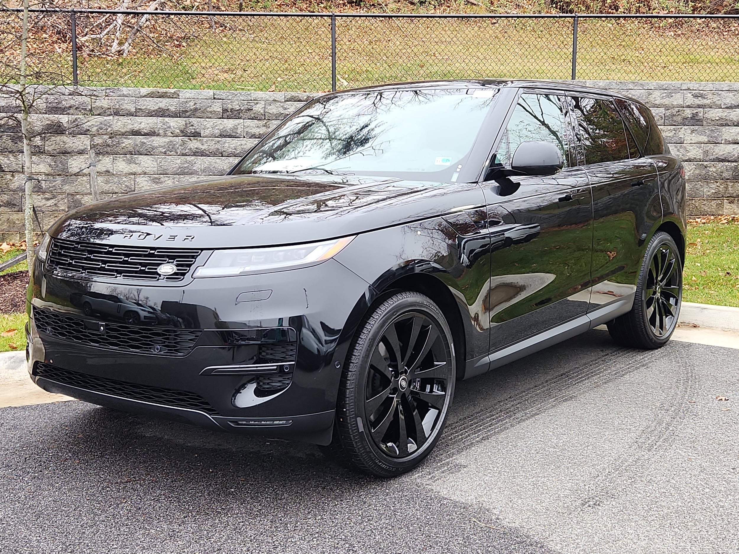 2025 Land Rover Range Rover Sport SE's photo