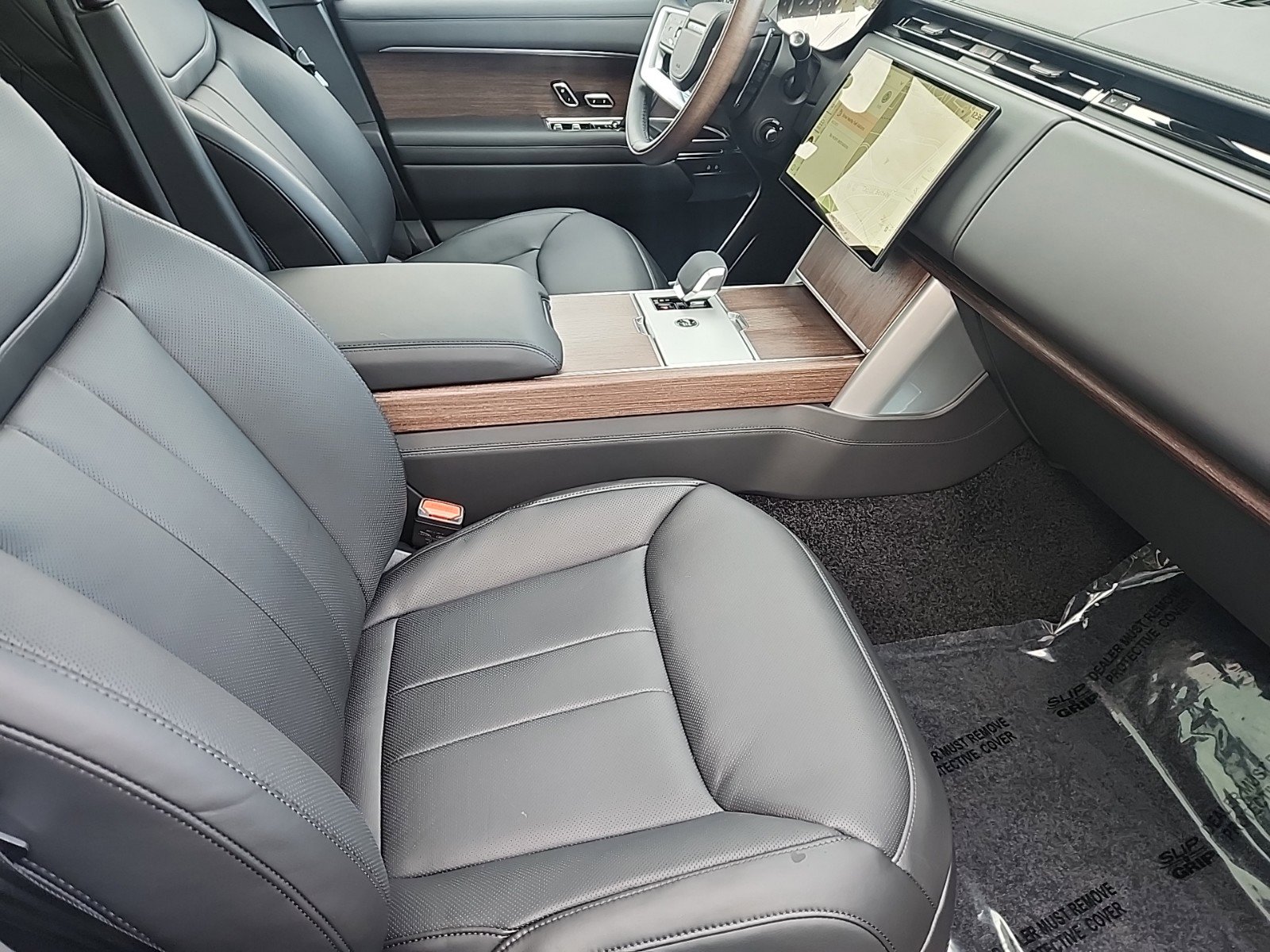 2025 Land Rover Range Rover Autobiography photo 3
