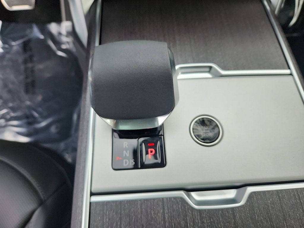 2025 Land Rover Range Rover SE - Photo 16