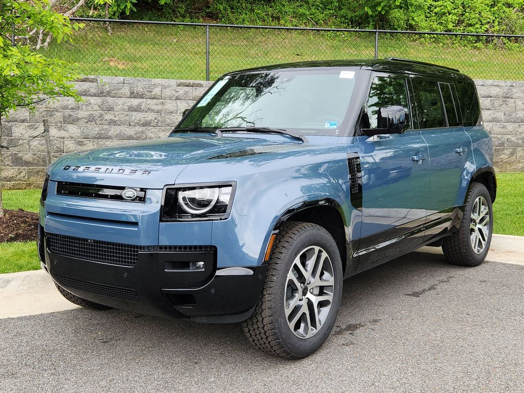 2026 Land Rover Defender 110 X-Dynamic SE P400's photo