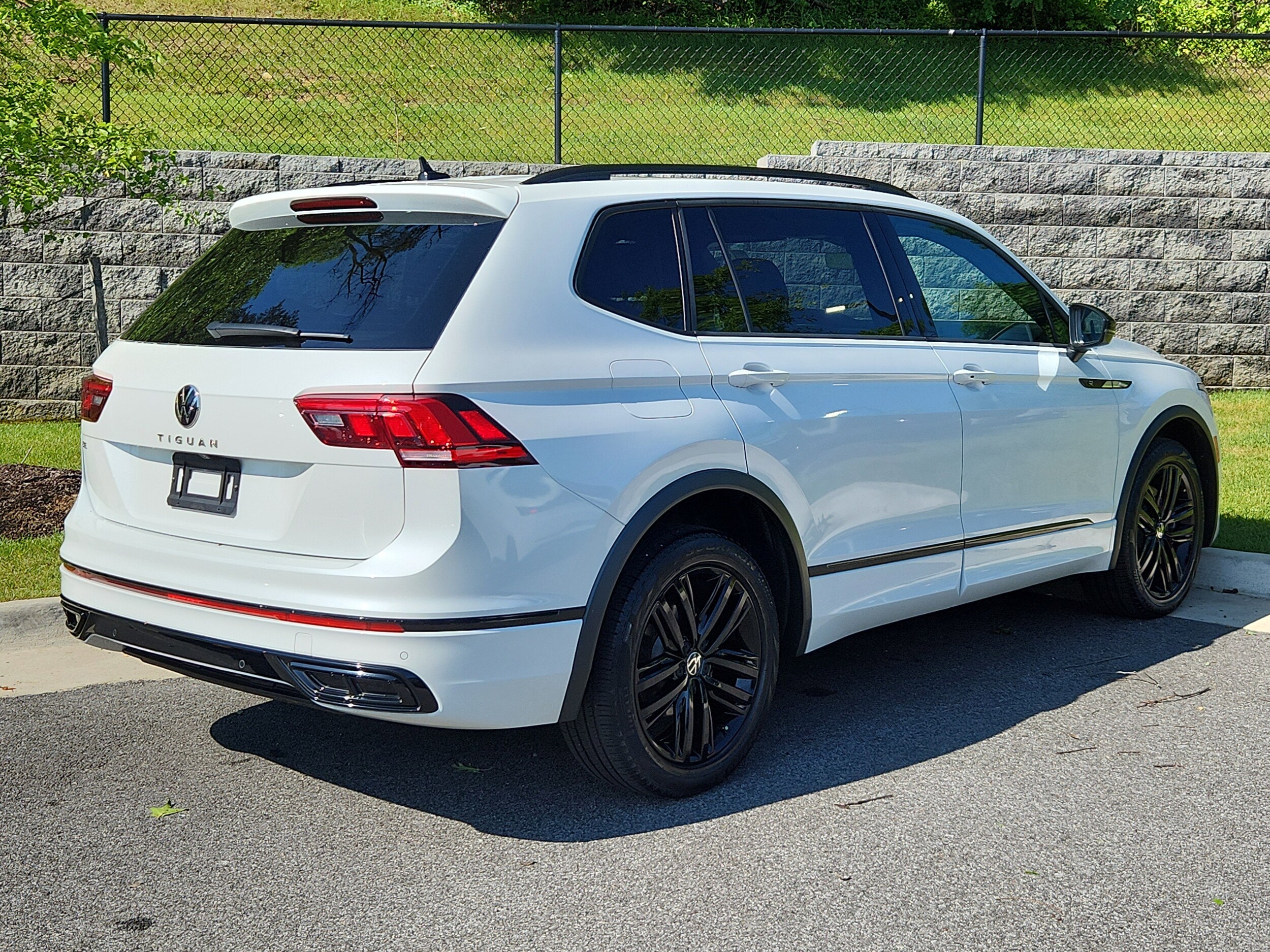 Used 2022 Volkswagen Tiguan SE R-LINE BLACK with VIN 3VVCB7AX7NM064649 for sale in Alexandria, VA
