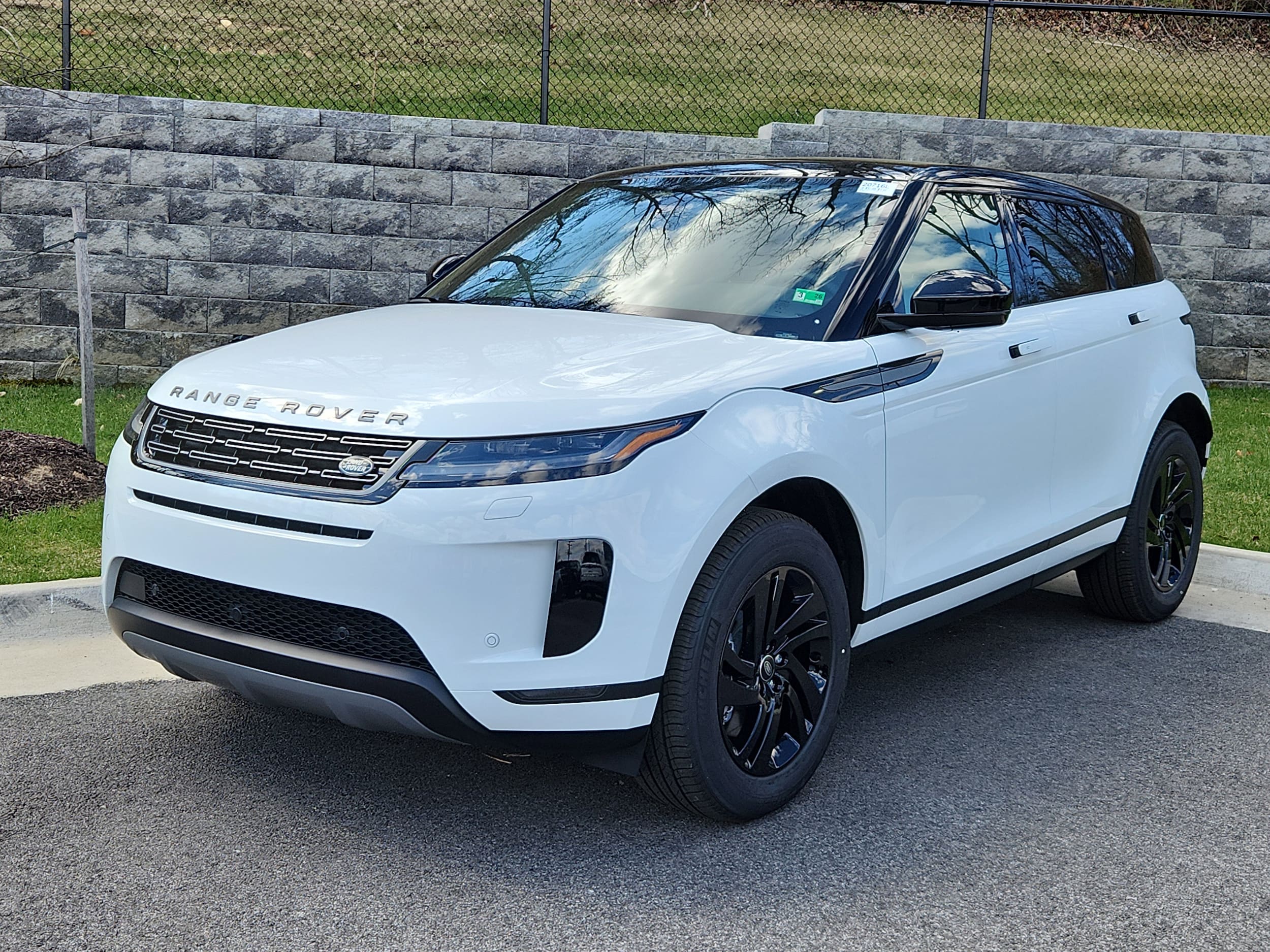 2026 Land Rover Range Rover Evoque S's photo