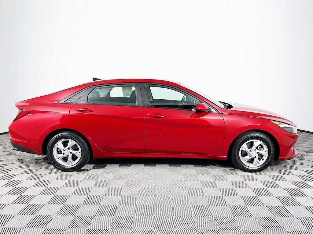 Used 2022 Hyundai Elantra SE Sedan