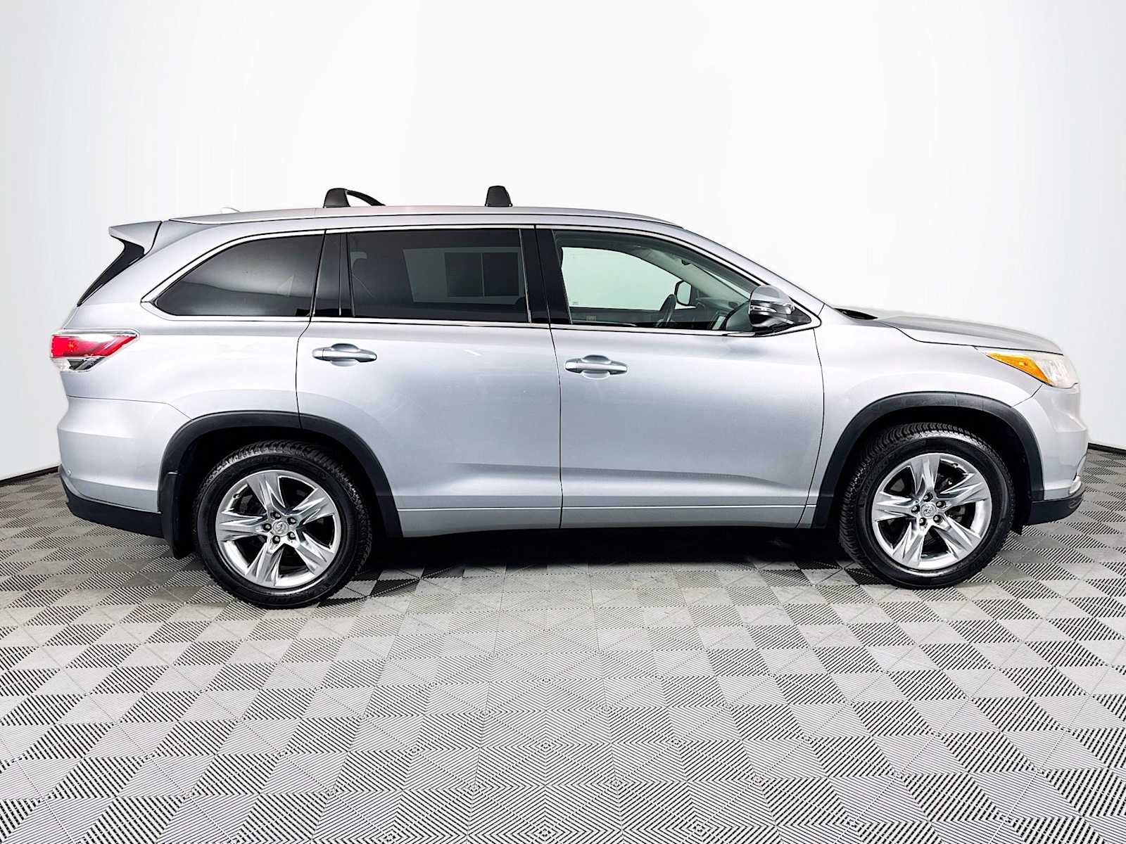 Image 3 of 2015 Toyota Highlander Limited Platinum V6 SUV