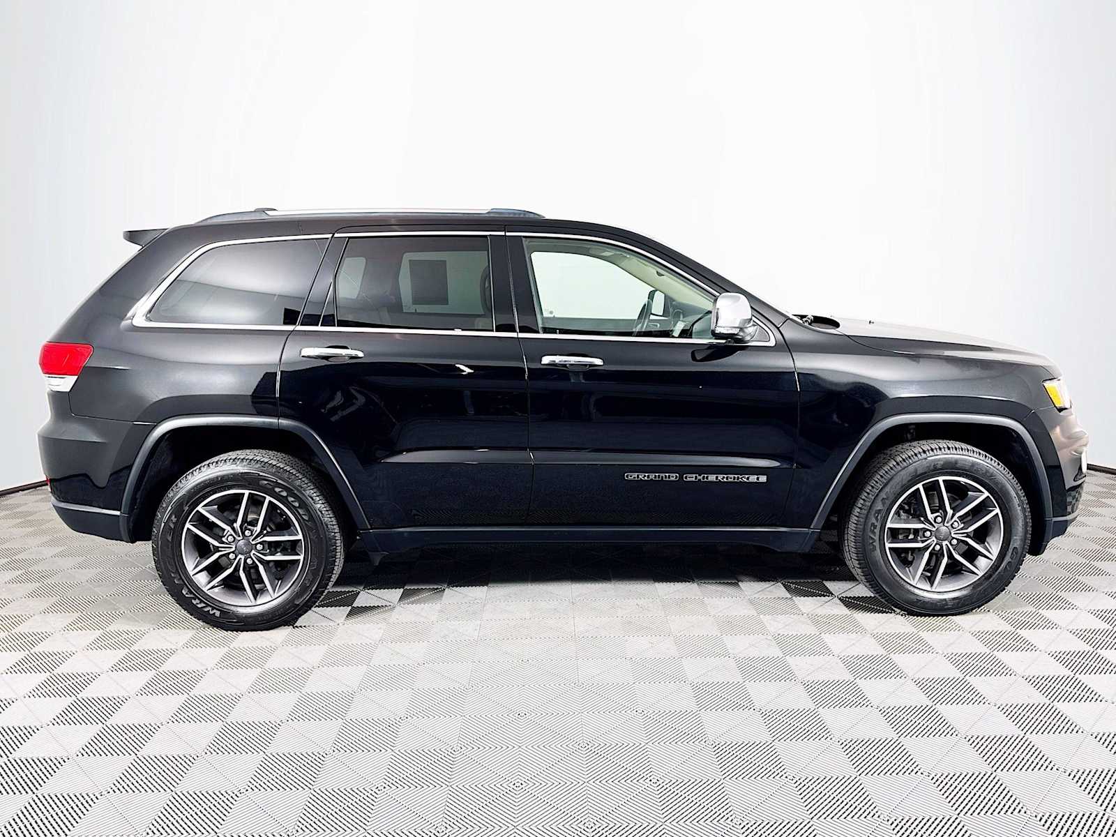 Image 3 of 2019 Jeep Grand Cherokee Limited SUV