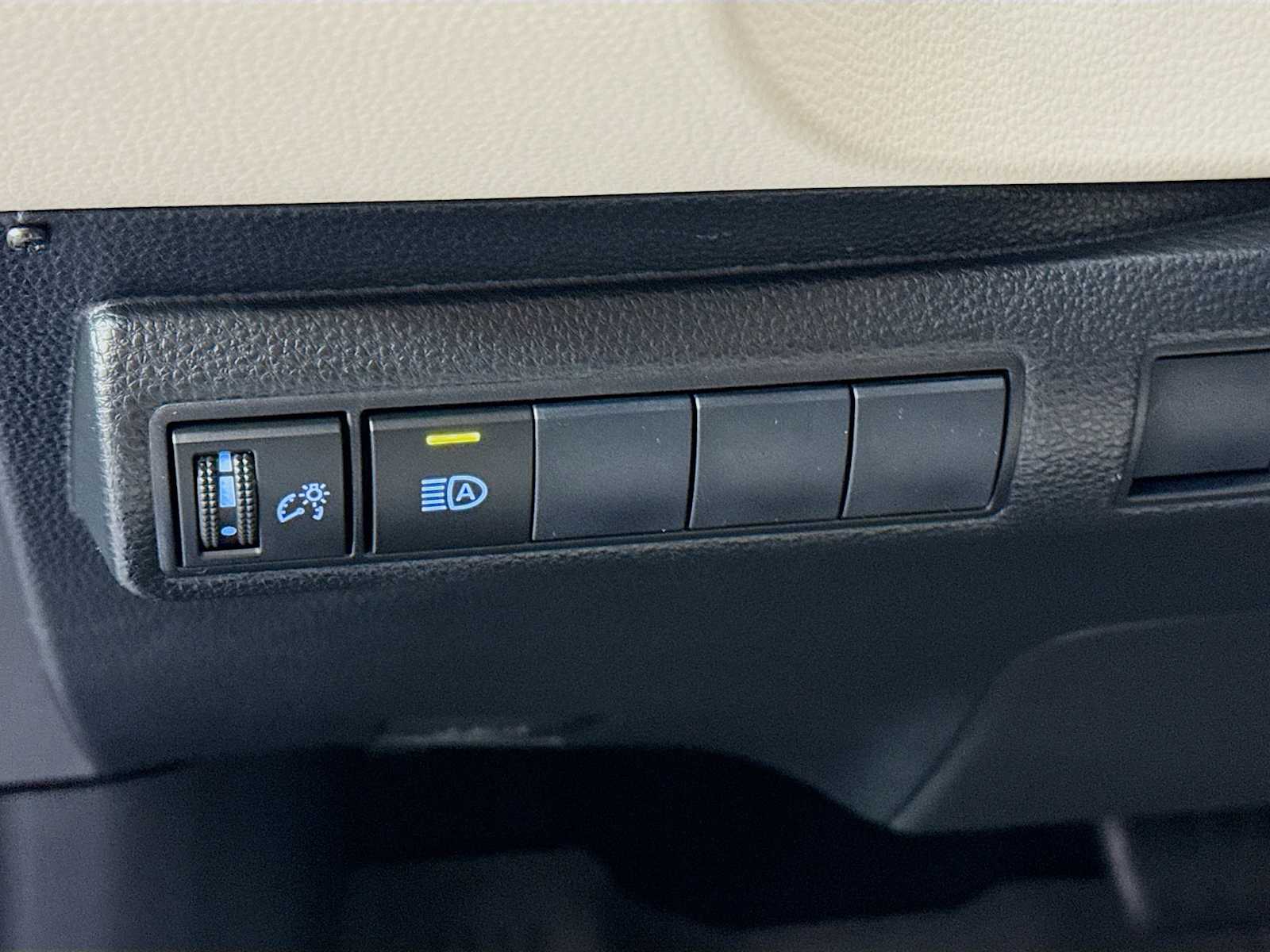 Image 10 of 2020 Toyota Corolla LE Sedan