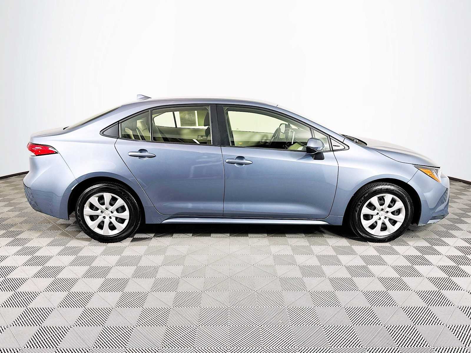 Image 4 of 2020 Toyota Corolla LE Sedan