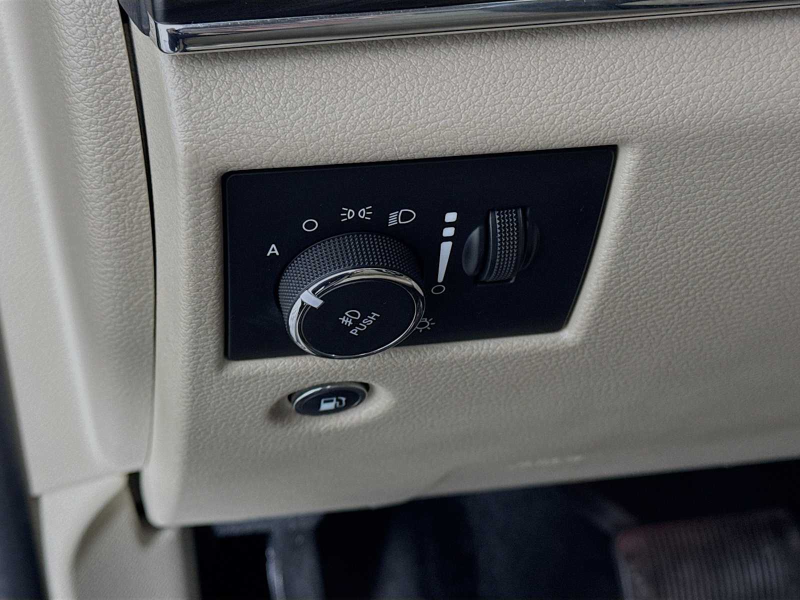 Image 9 of 2019 Jeep Grand Cherokee Limited SUV
