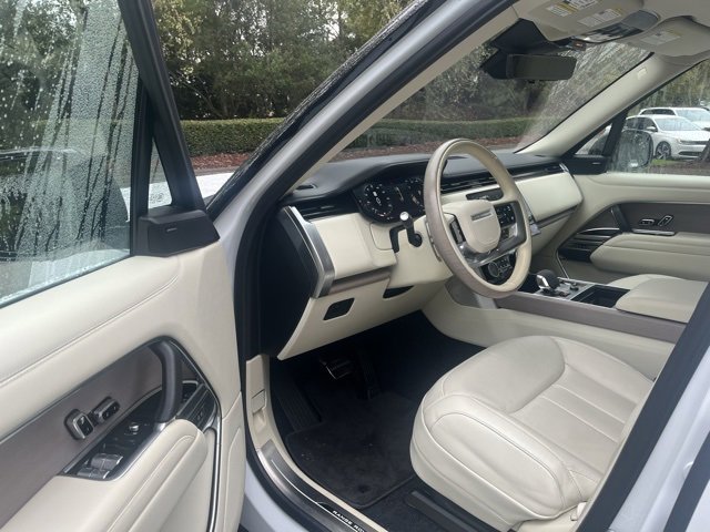 2023 Land Rover Range Rover SE photo 4