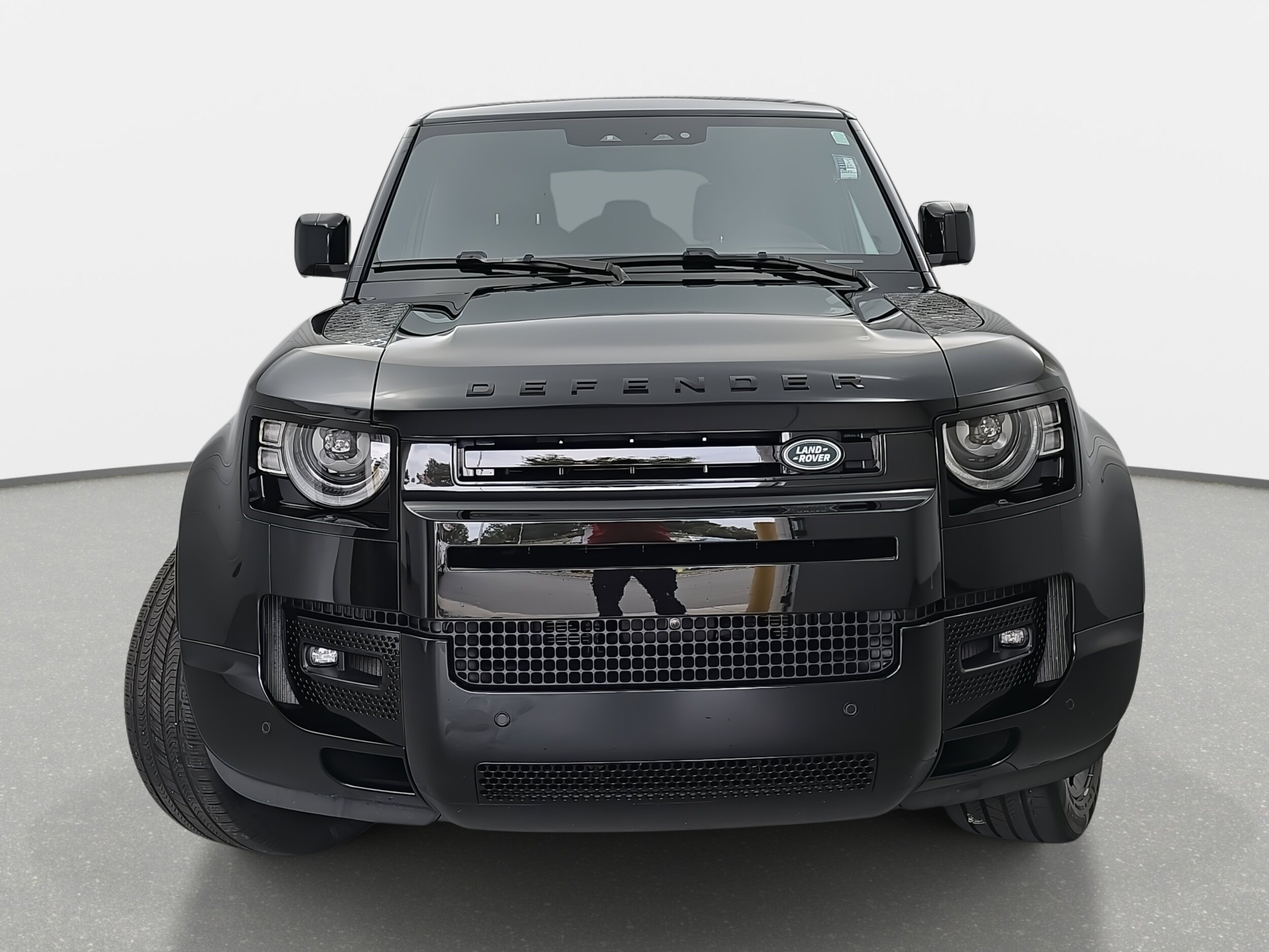 2024 Land Rover Defender V8 photo 2