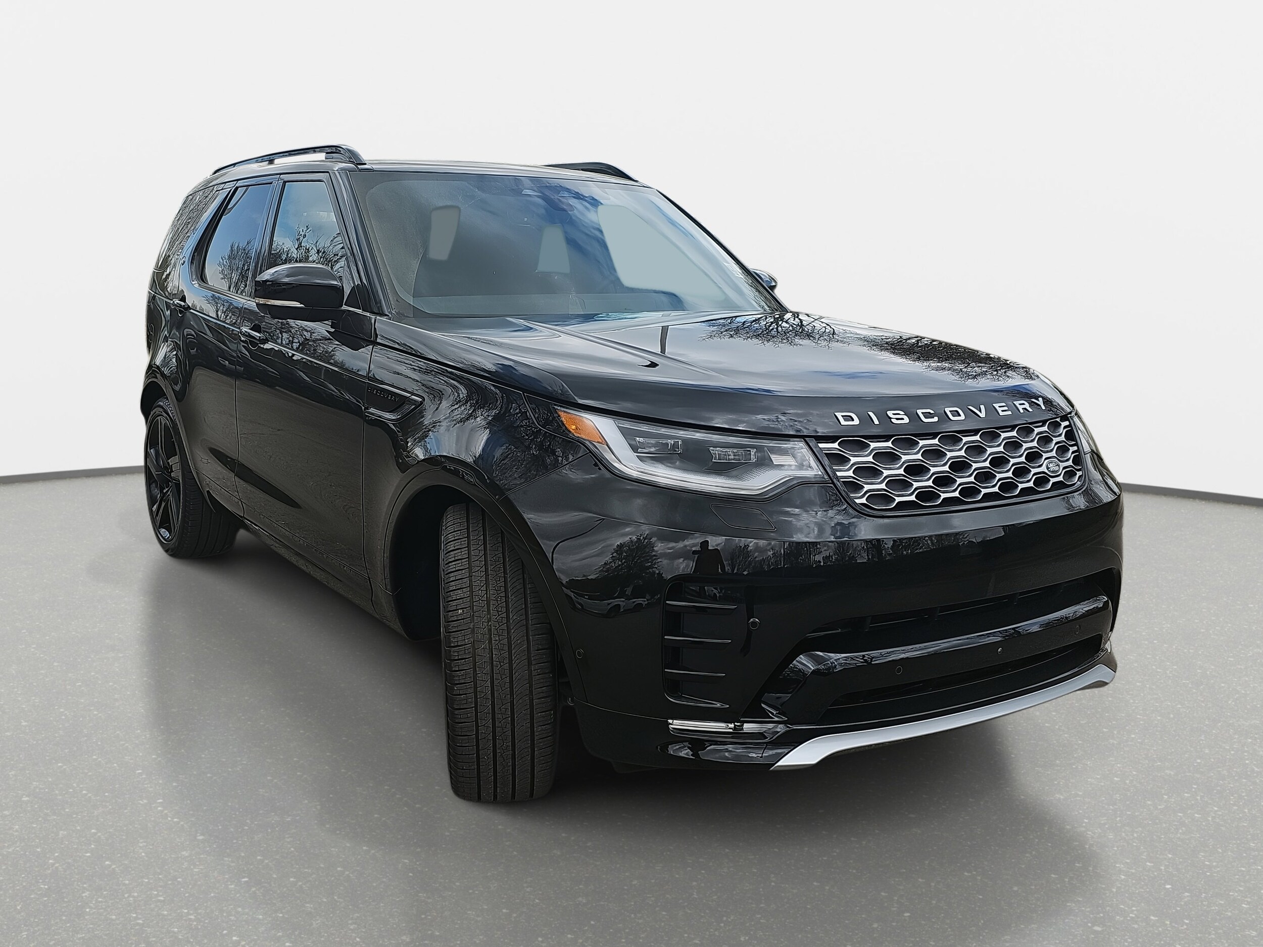 2025 Land Rover Discovery Metropolitan Edition photo 3