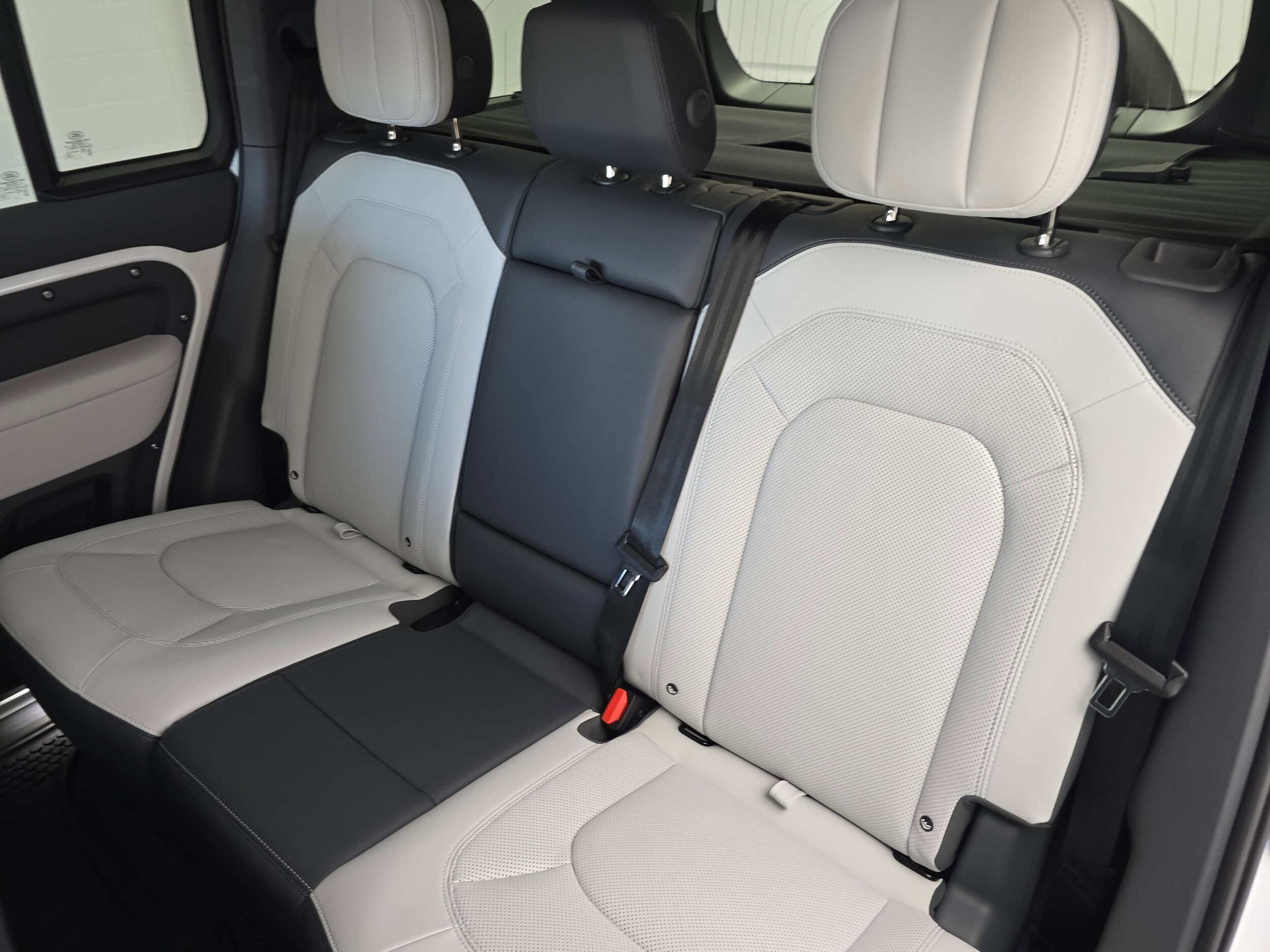 2026 Land Rover Defender V8 - Photo 13