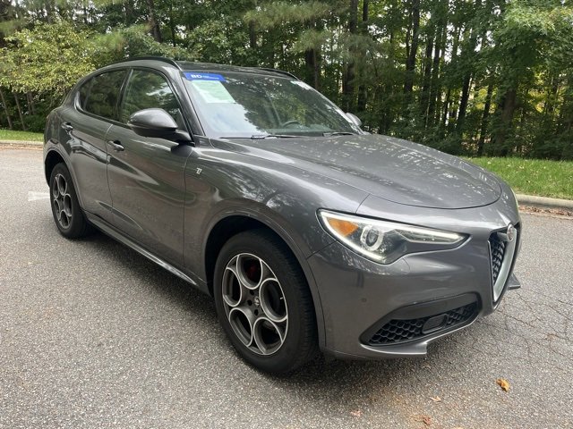 2022 Alfa Romeo Stelvio Ti photo 2