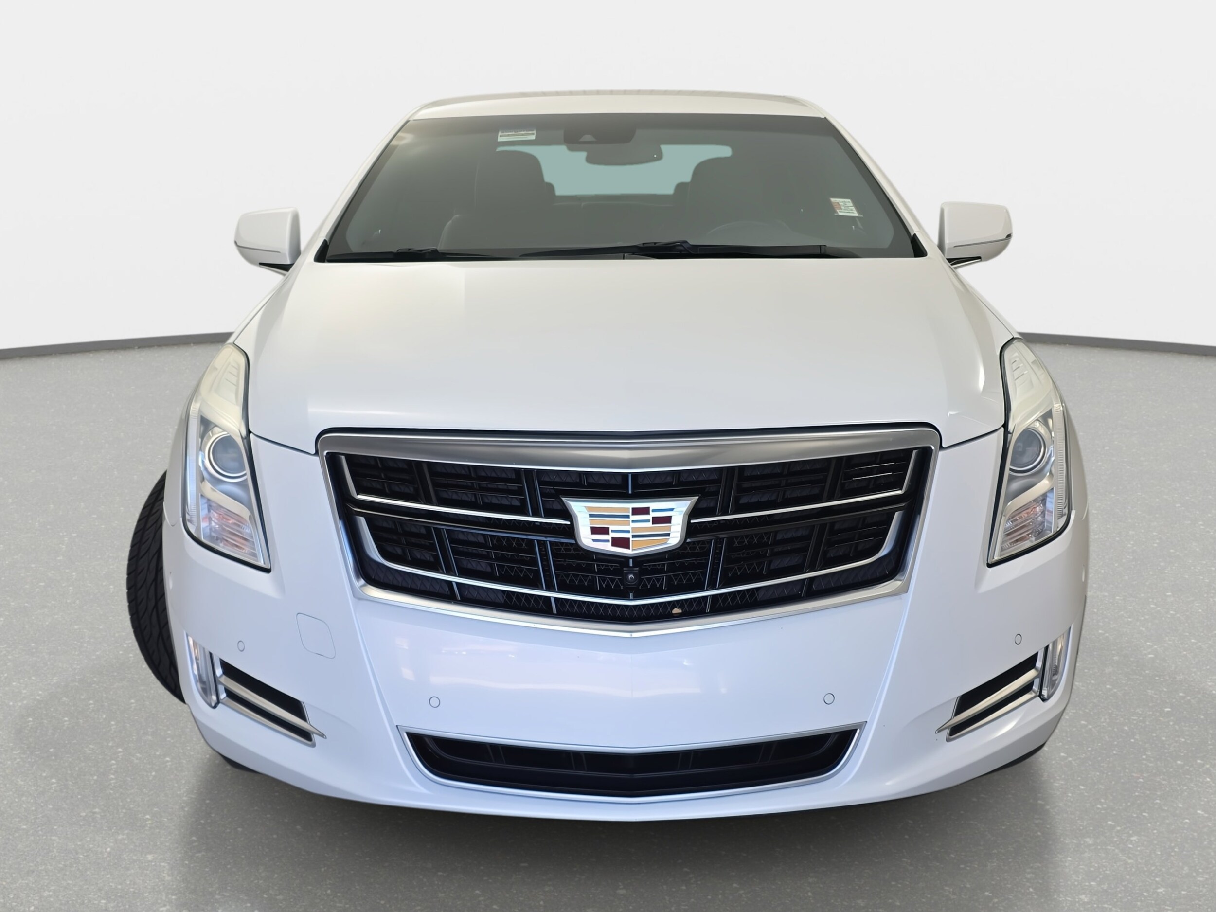 2016 Cadillac XTS Luxury photo 2