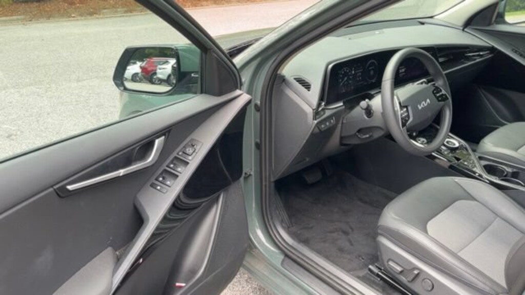 Used 2025 Kia Niro EV Wind SUV