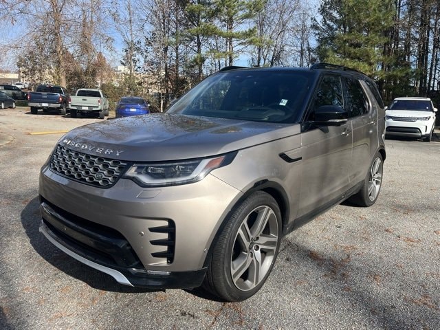 2024 Land Rover Discovery Metropolitan Edition's photo