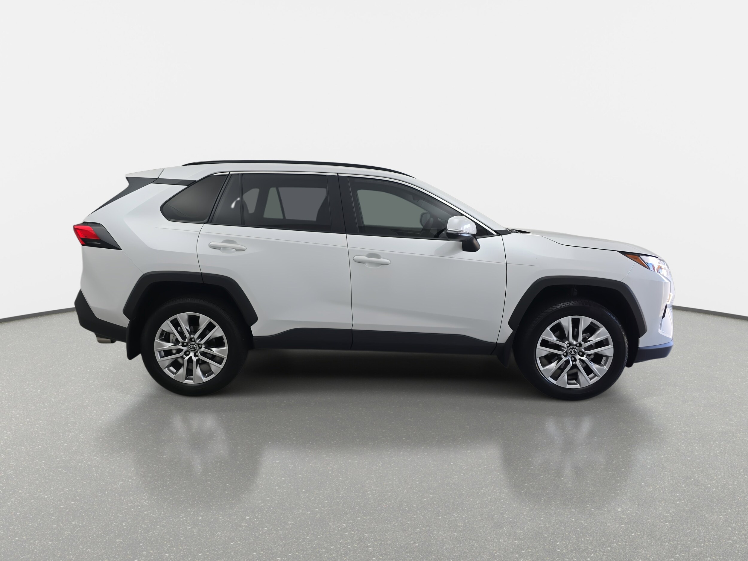 2025 Toyota RAV4 XLE Premium photo 4