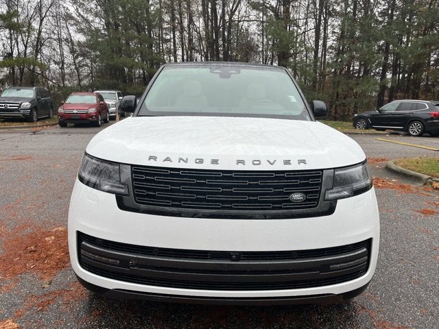2025 Land Rover Range Rover SE photo 3