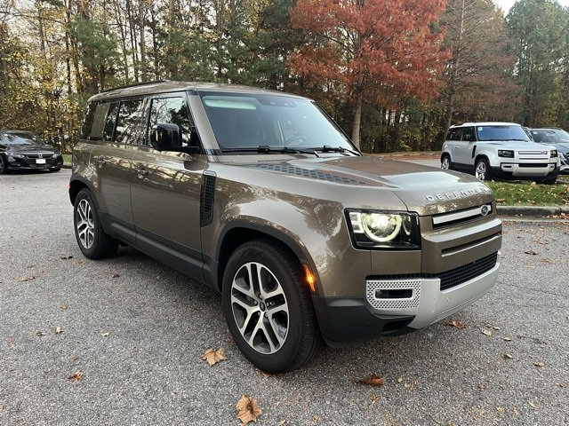 2025 Land Rover Defender S photo 2