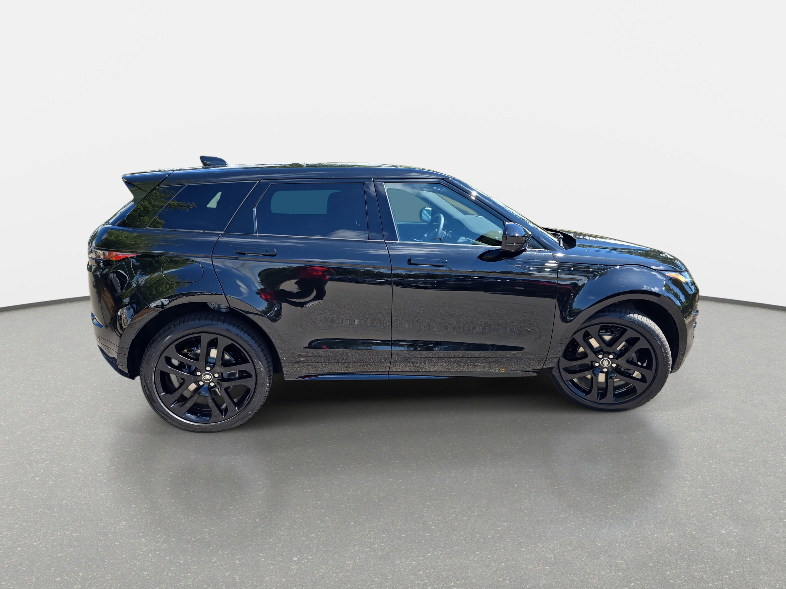 2026 Land Rover Range Rover Evoque Dynamic SE photo 4