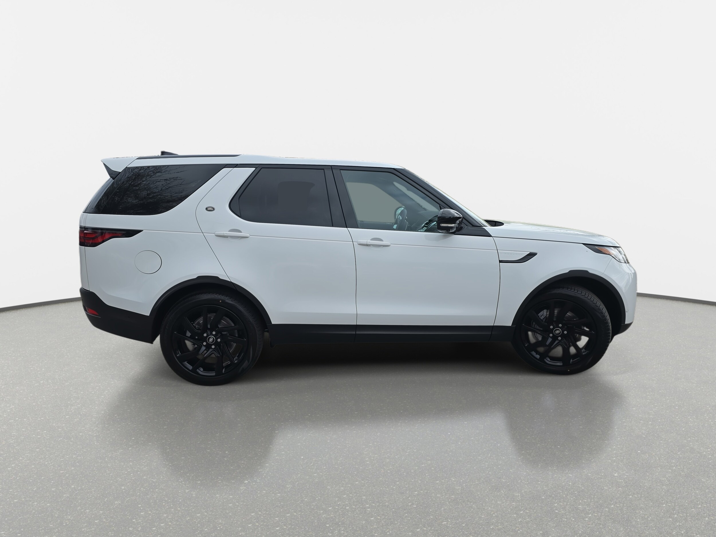 2025 Land Rover Discovery S photo 4