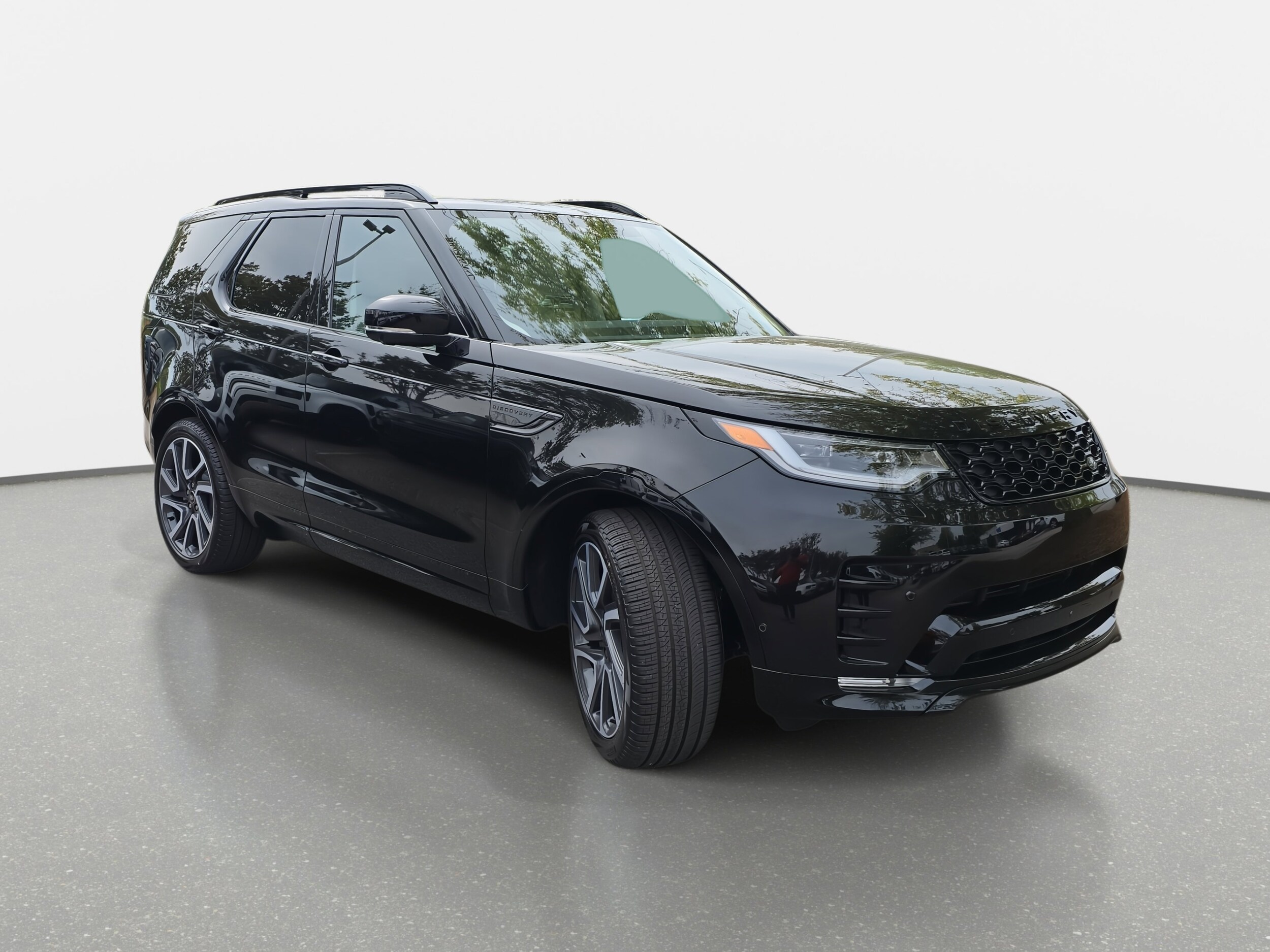 2025 Land Rover Discovery SE photo 3