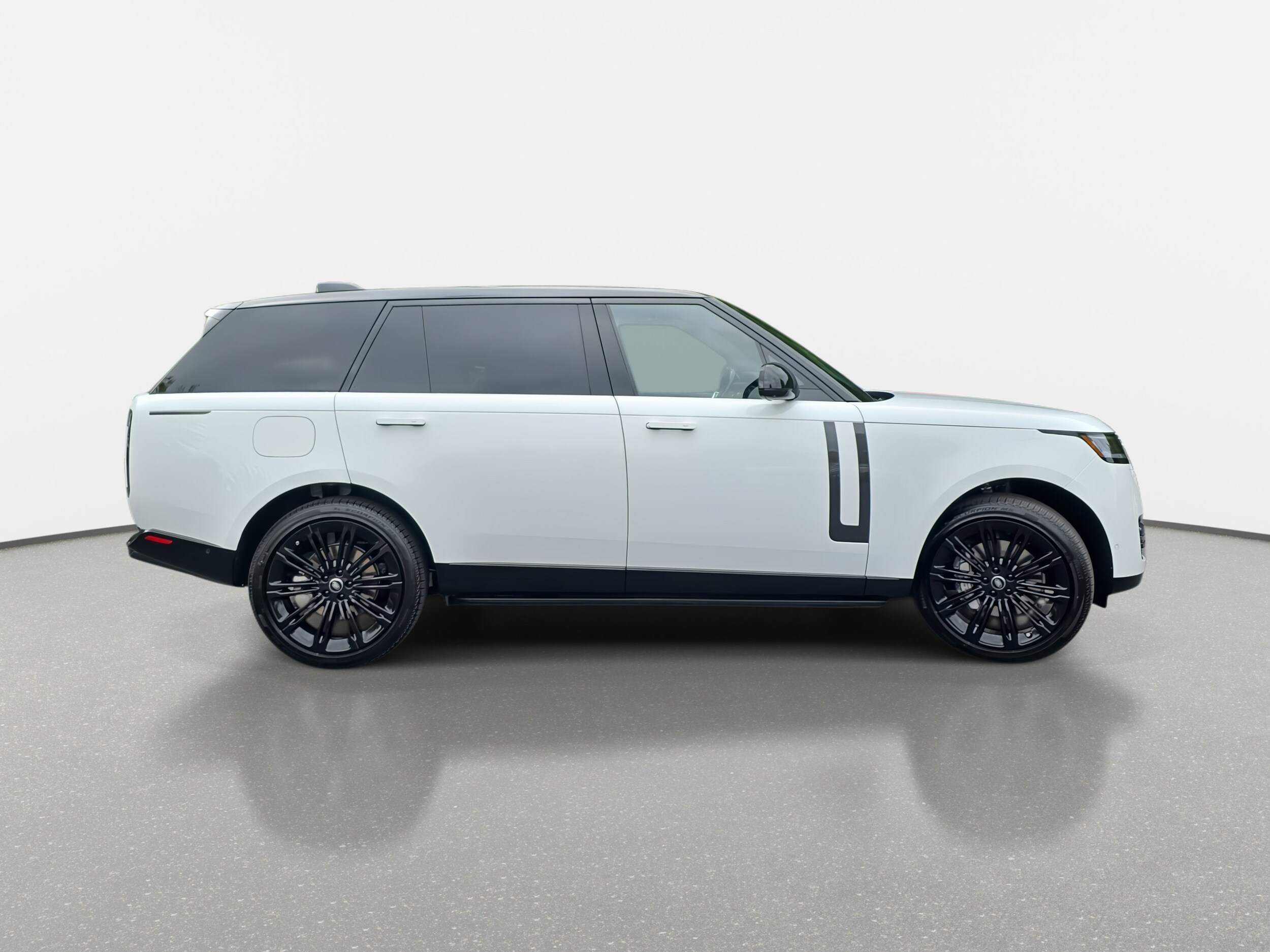 2025 Land Rover Range Rover SE photo 4