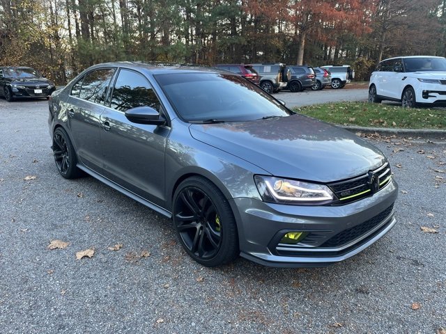 2017 Volkswagen Jetta GLI photo 2