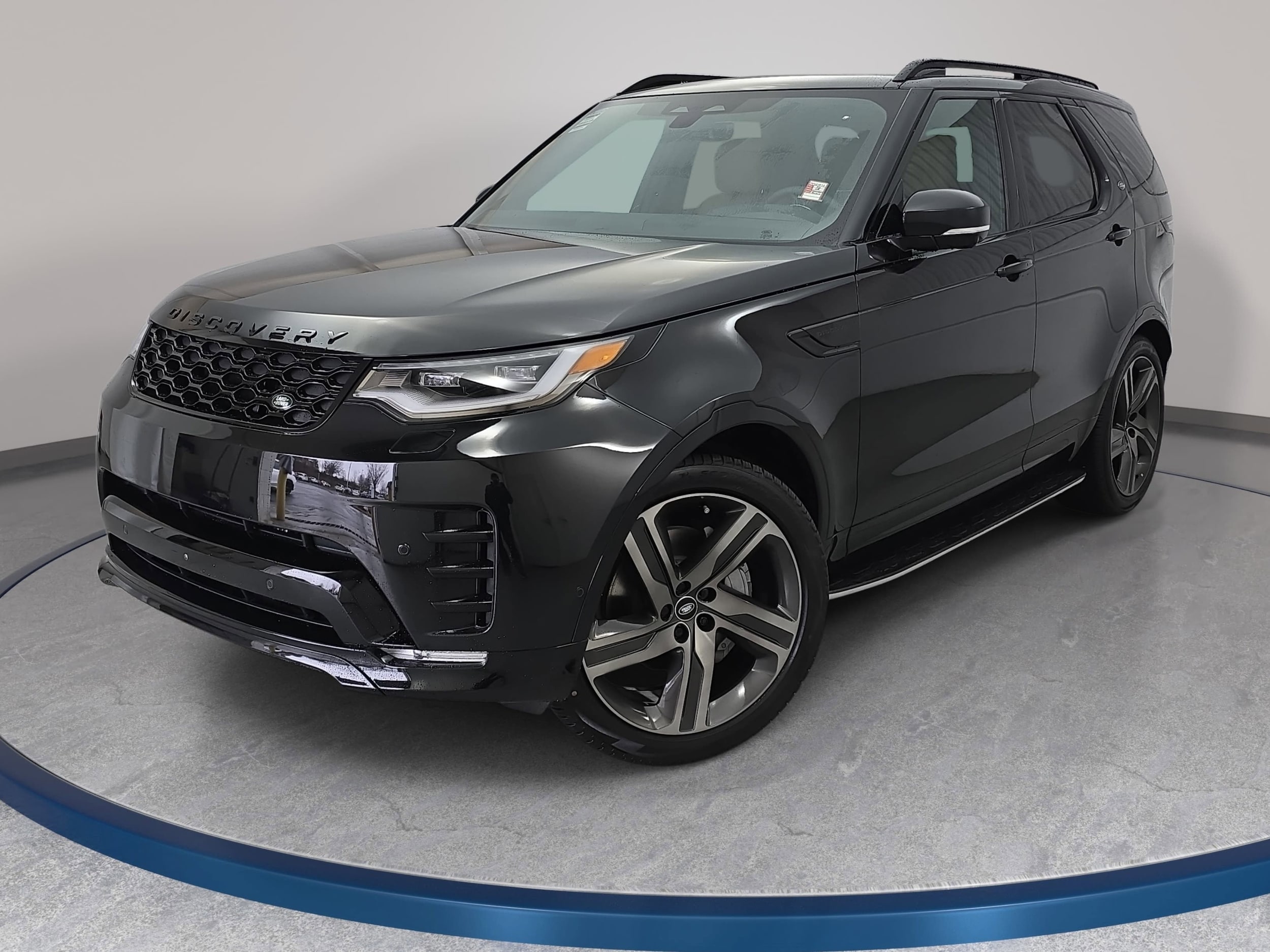 2026 Land Rover Discovery P300 Dynamic SE's photo