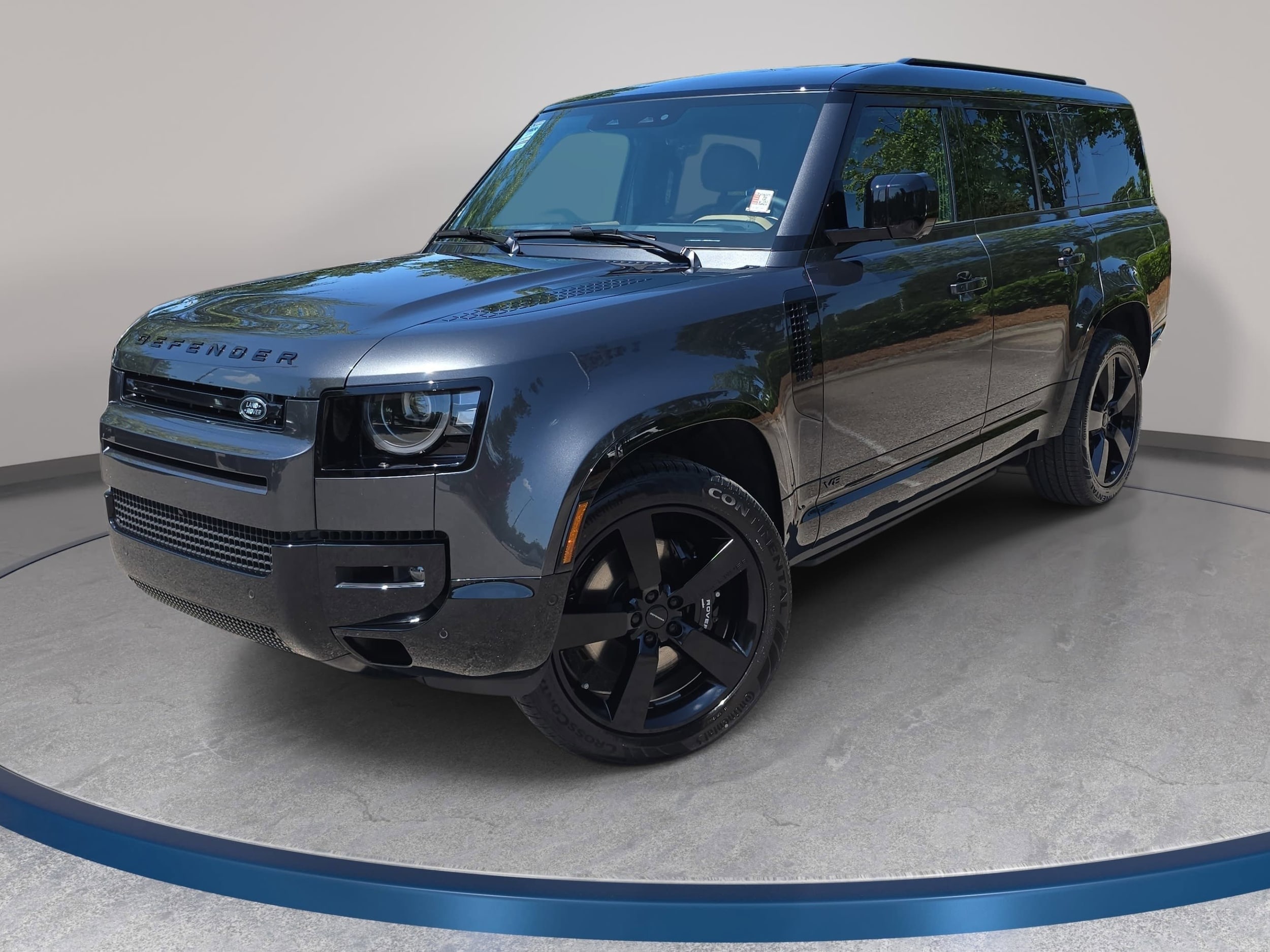 2026 Land Rover Defender 130 V8 P500's photo
