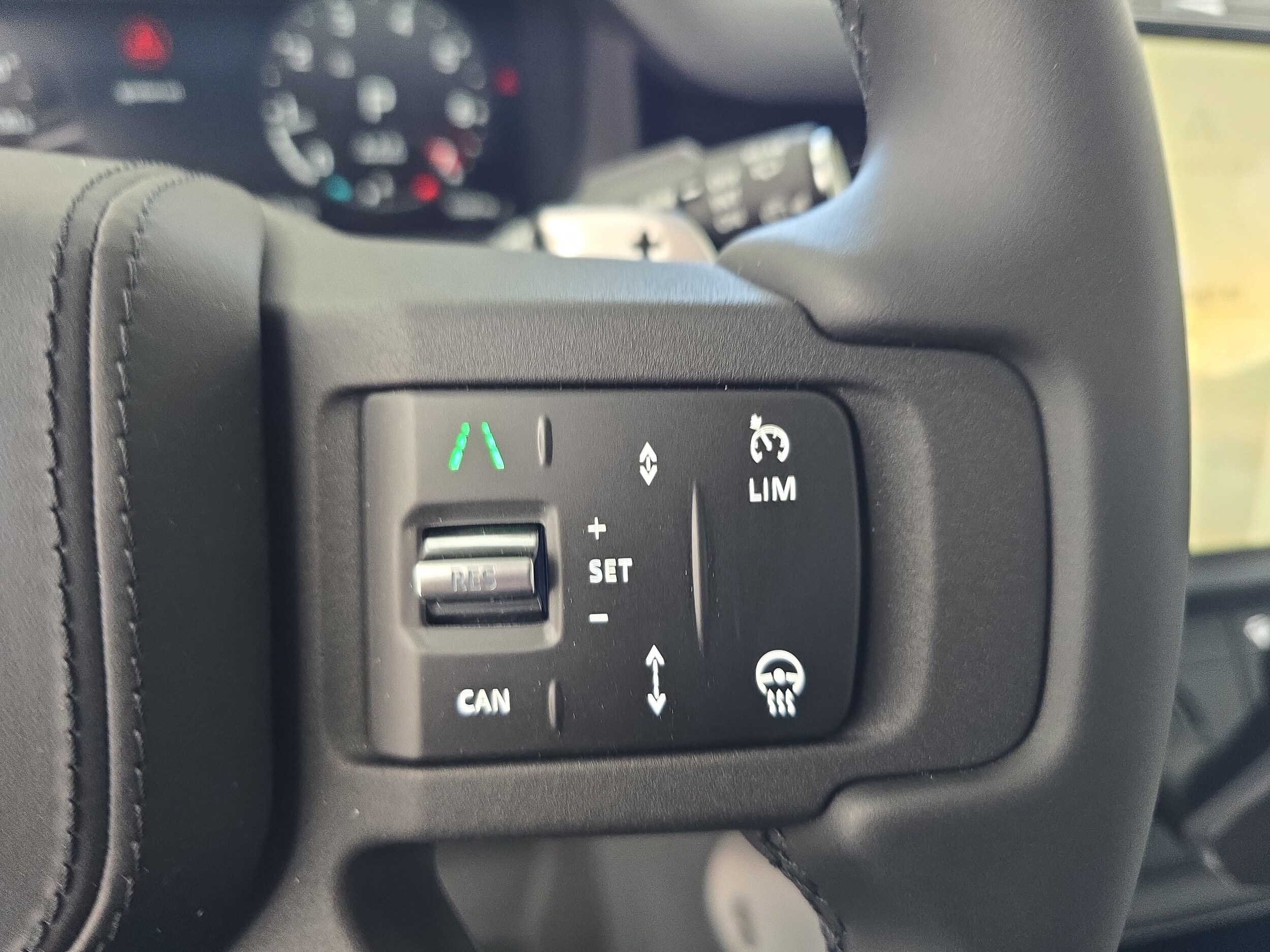 2026 Land Rover Defender V8 - Photo 17