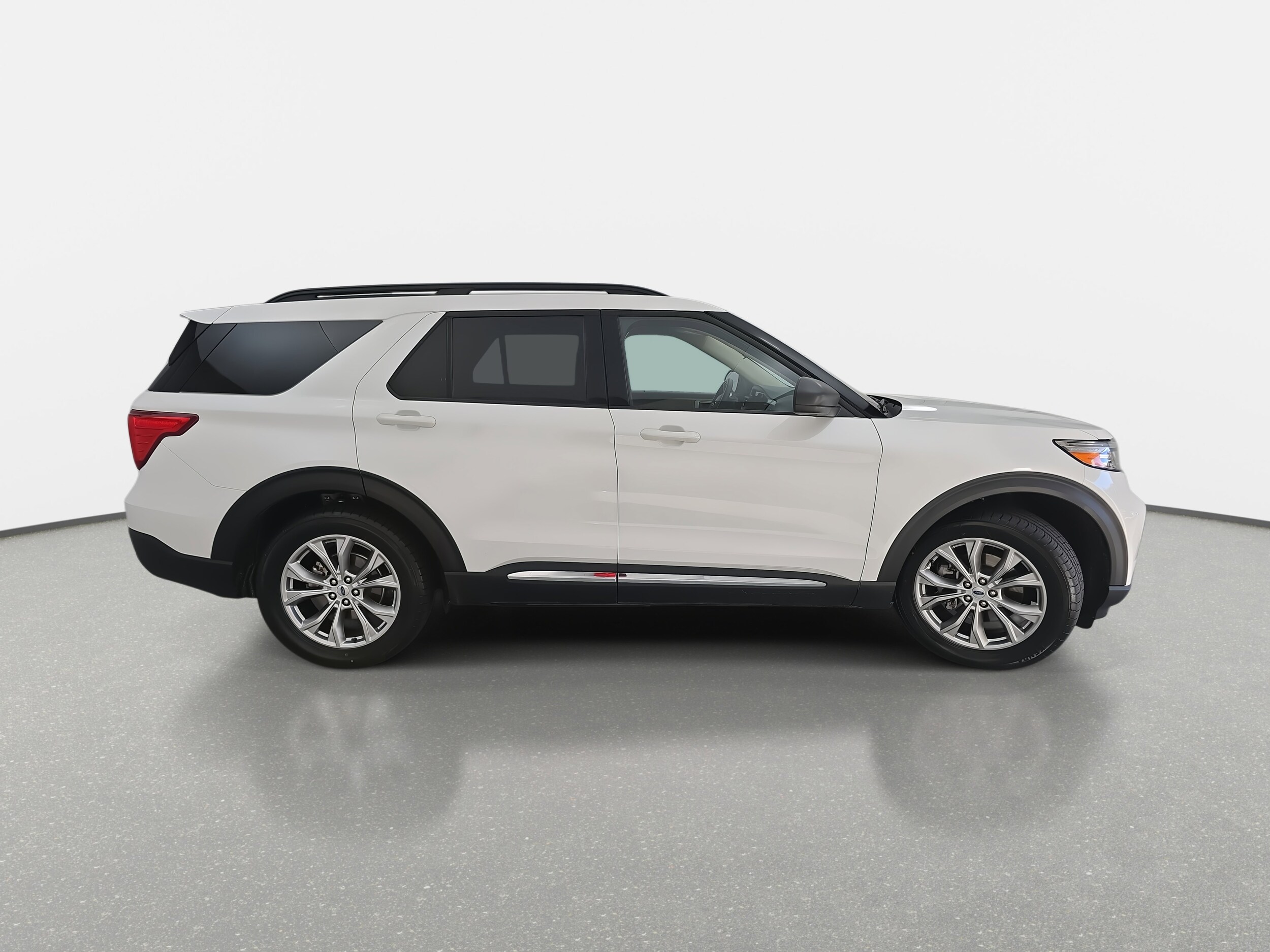2023 Ford Explorer XLT photo 4