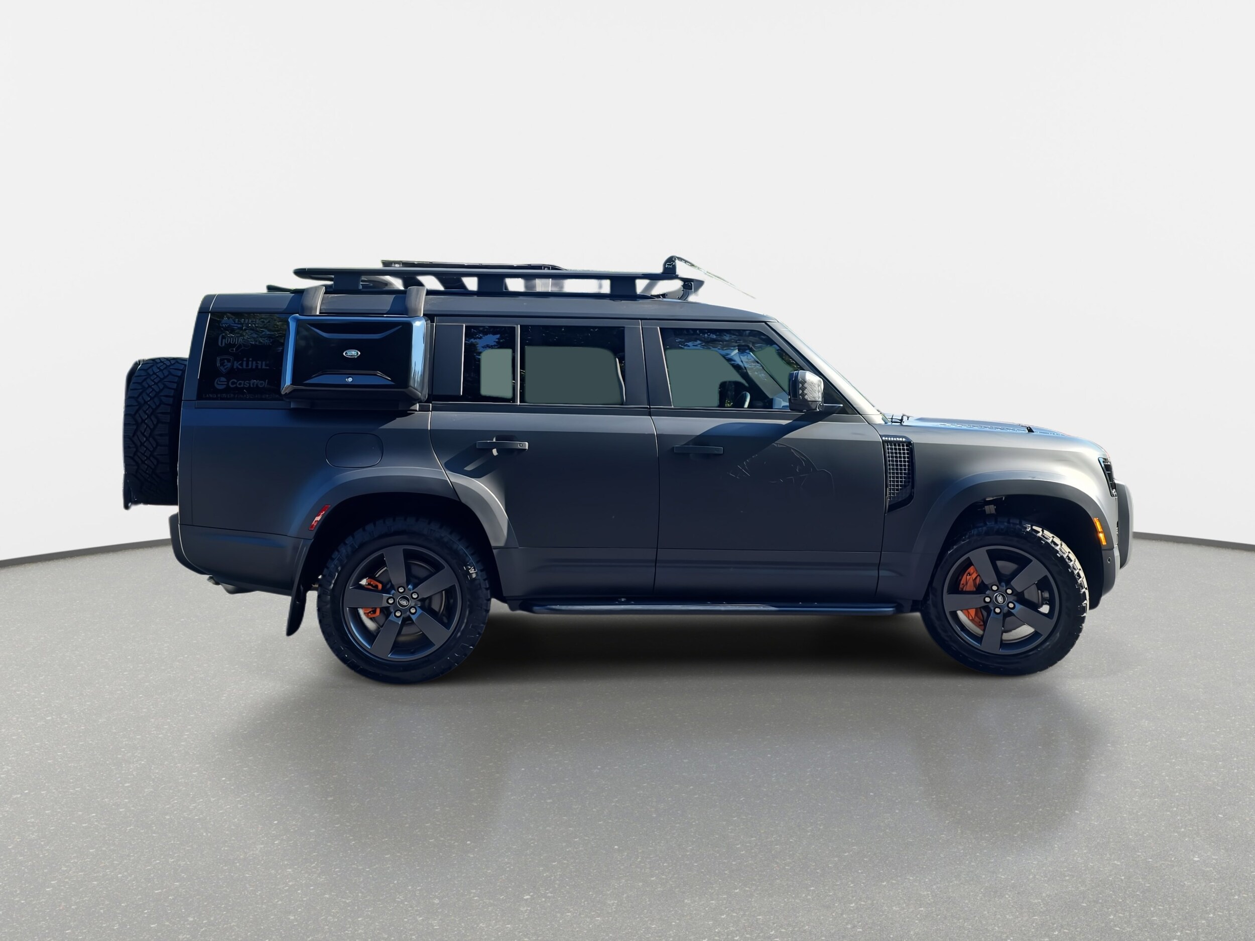 2023 Land Rover Defender SE photo 4