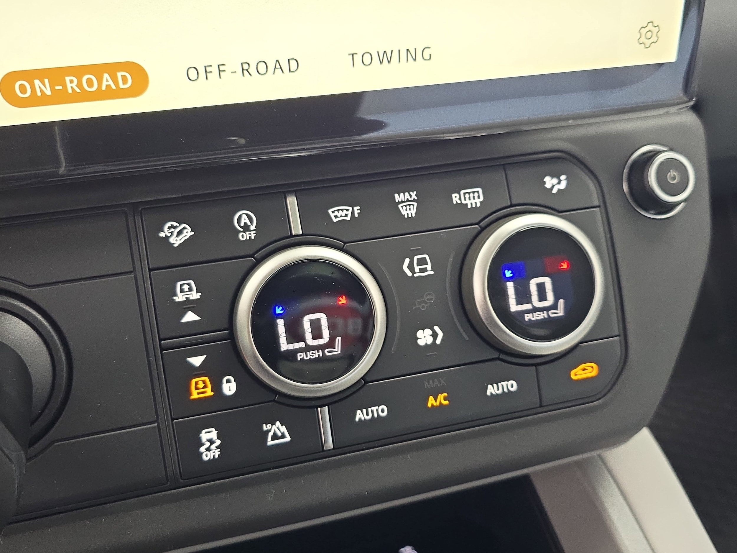 2026 Land Rover Defender V8 - Photo 23