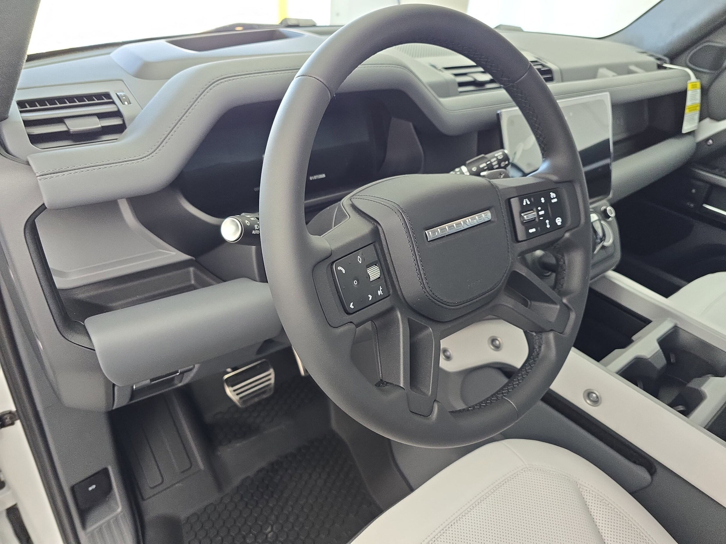 2026 Land Rover Defender V8 - Photo 15