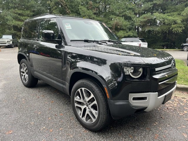 2023 Land Rover Defender S photo 2
