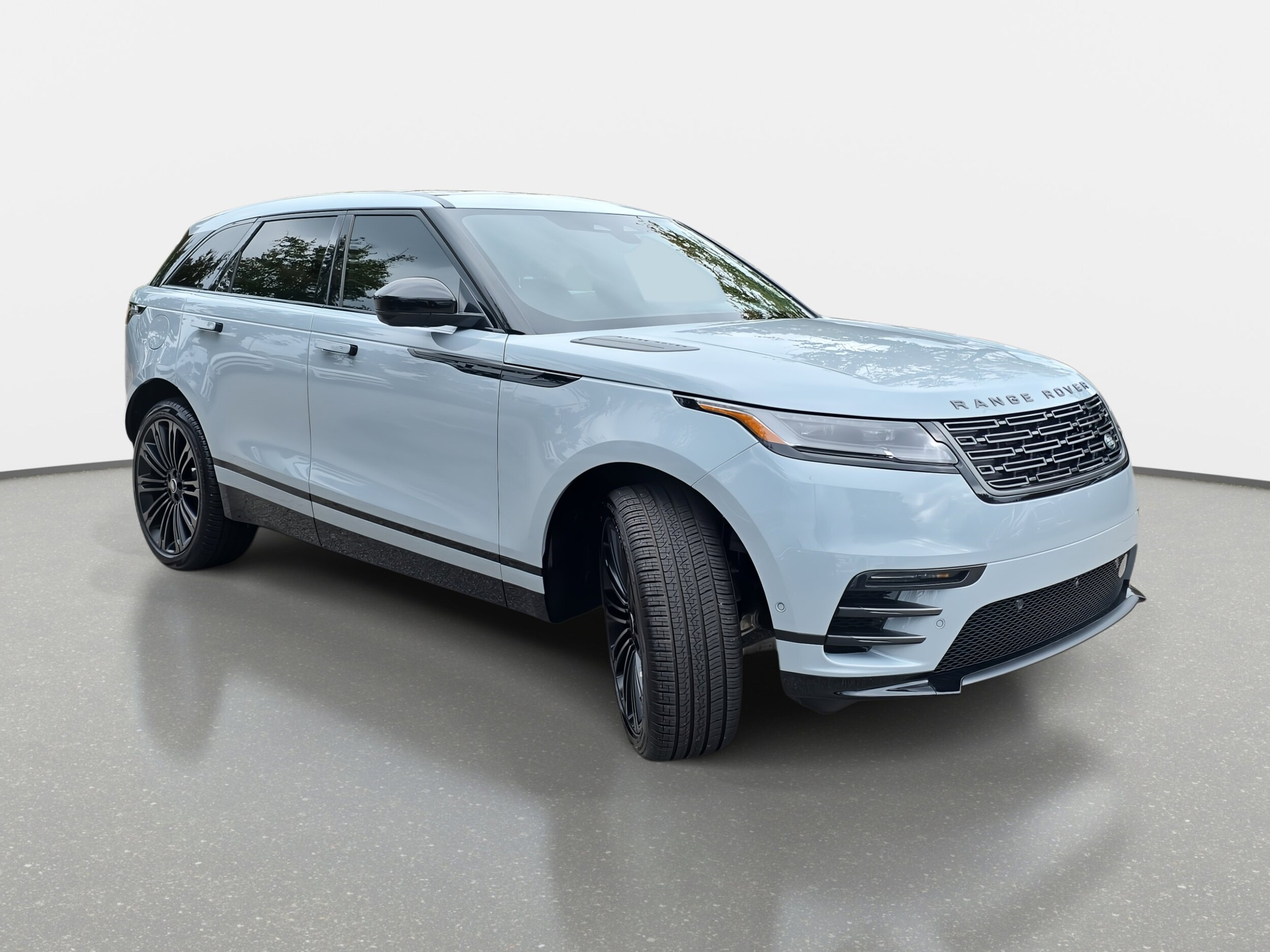 2026 Land Rover Range Rover Velar P250 Dynamic SE photo 3