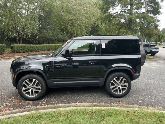 2023 Land Rover Defender S photo 4