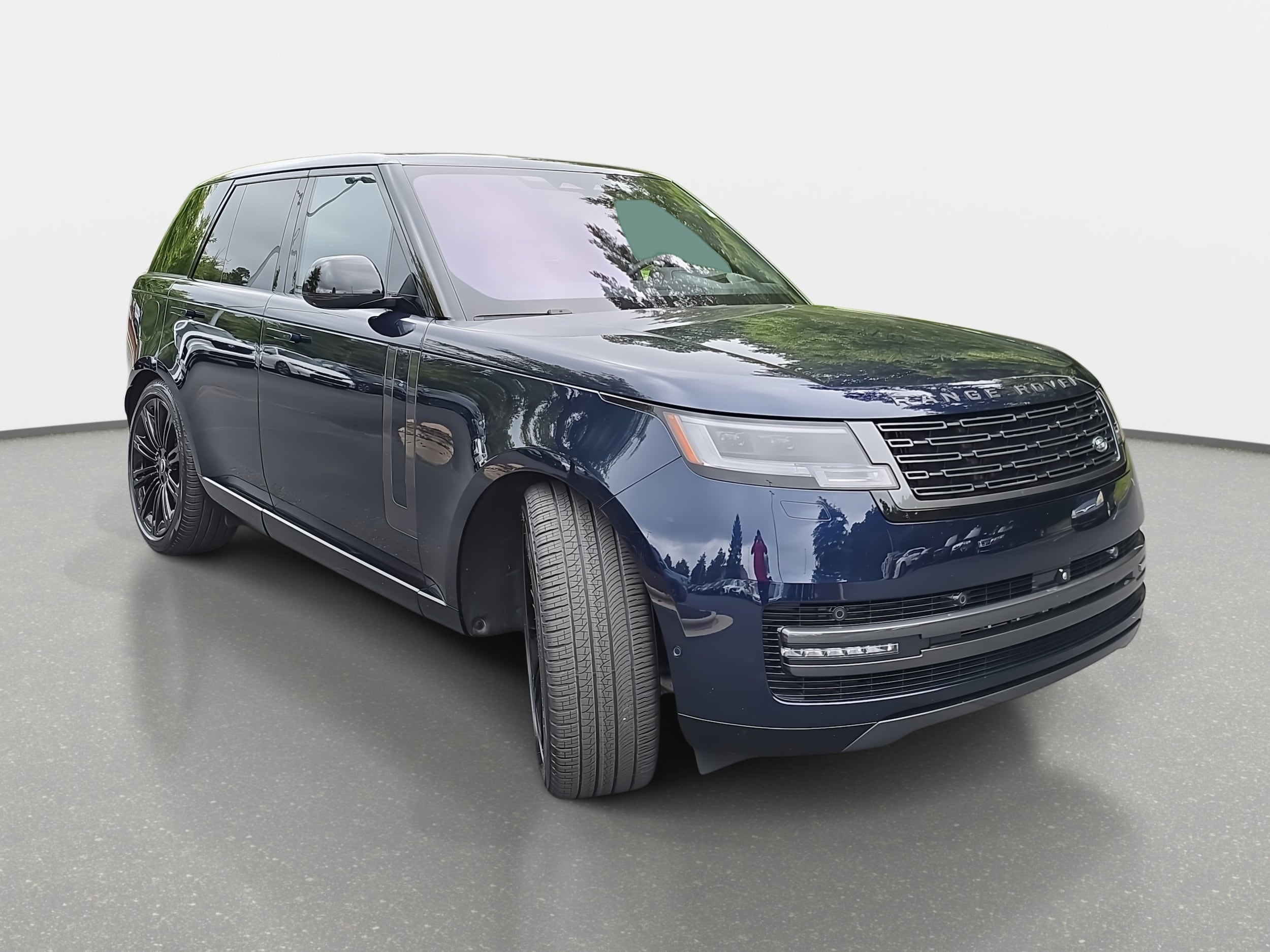 2023 Land Rover Range Rover SE photo 3