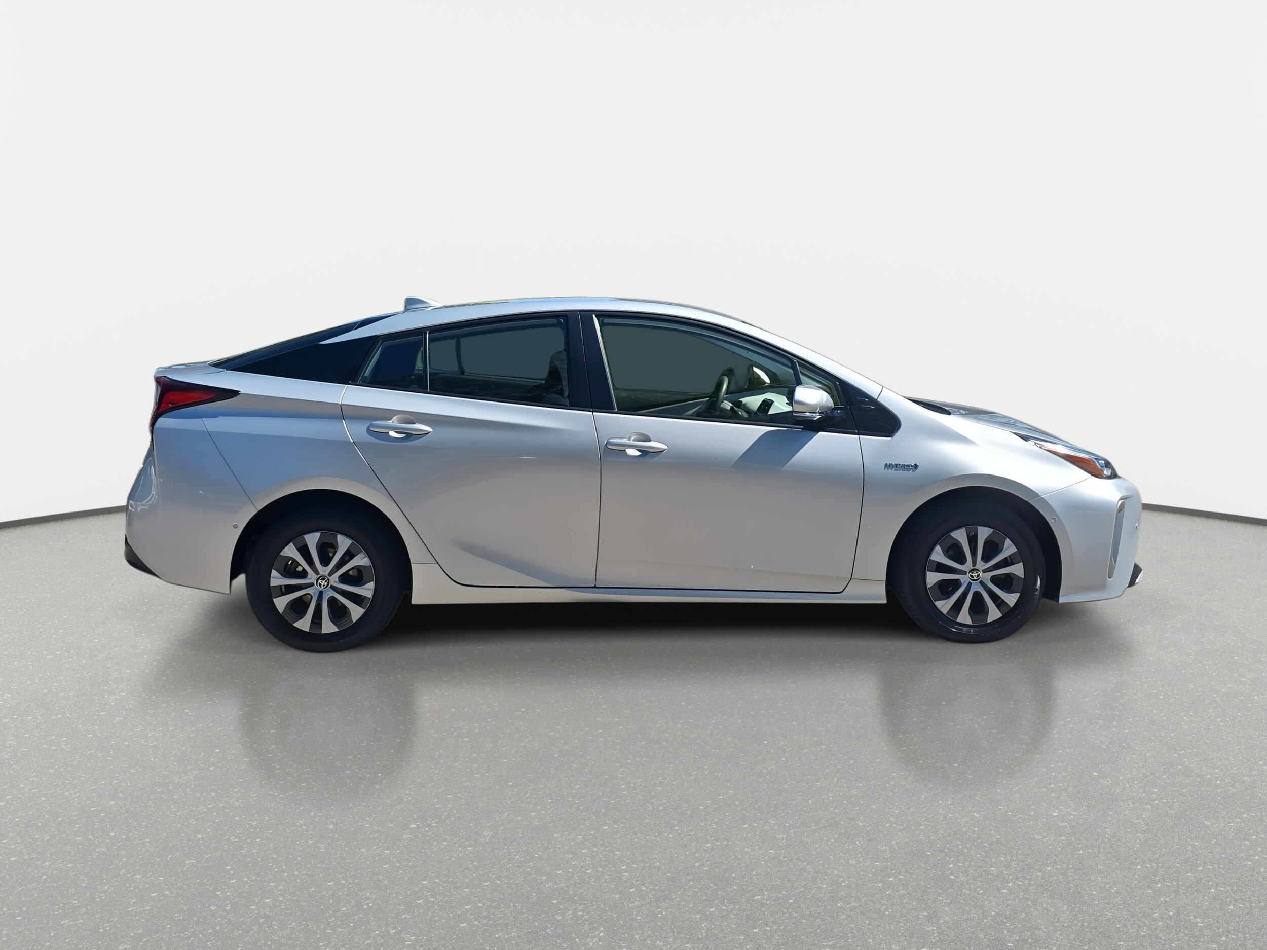 2019 Toyota Prius LE photo 4