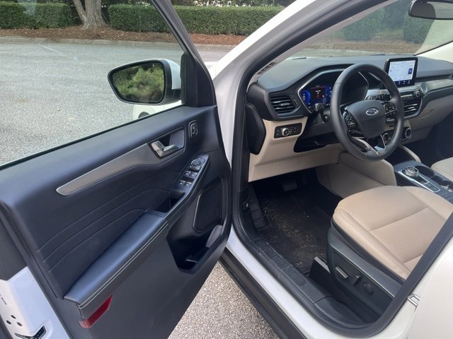 2022 Ford Escape Titanium Plug-In Hybrid photo 4