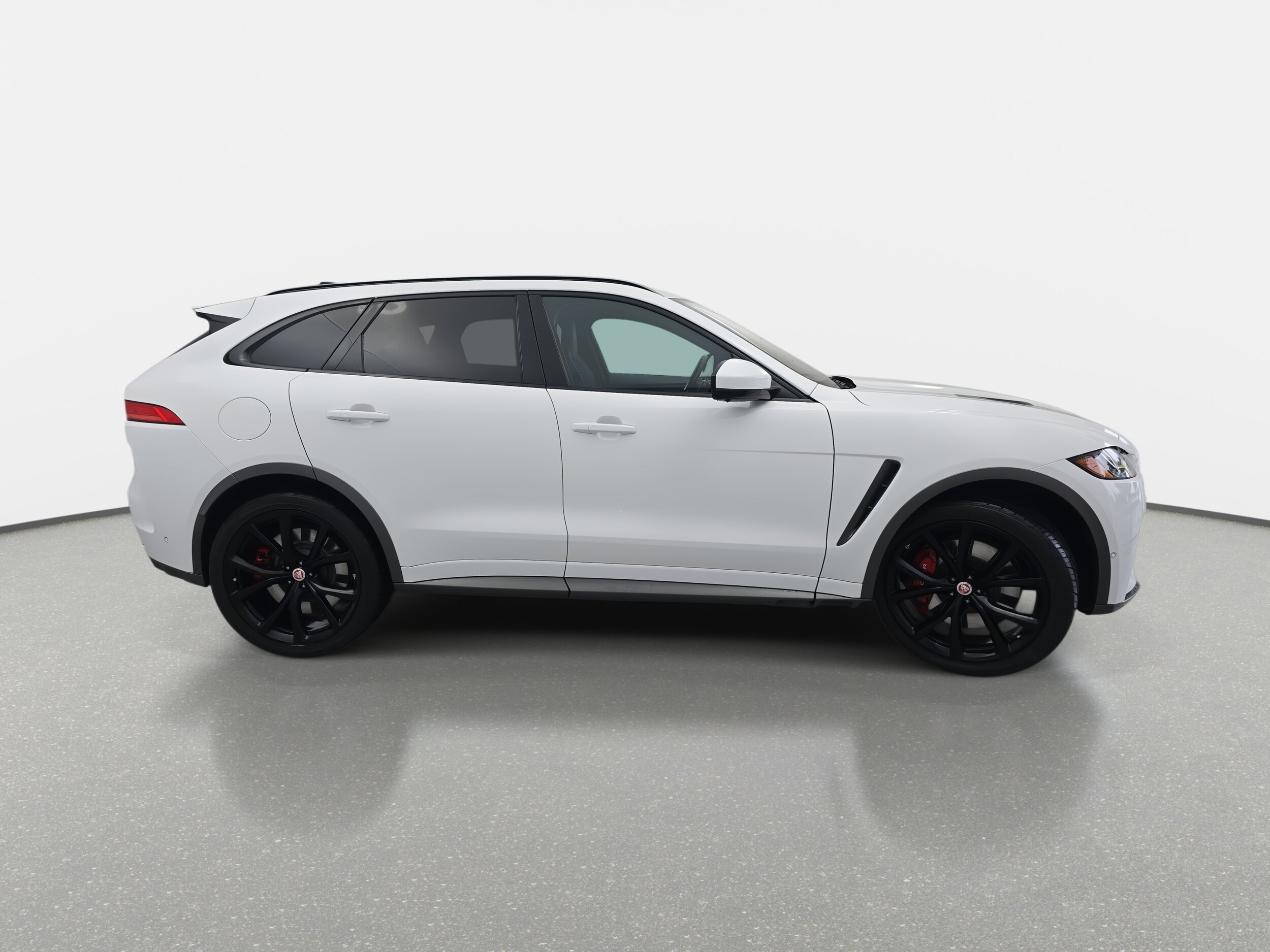 2020 Jaguar F-PACE SVR photo 3