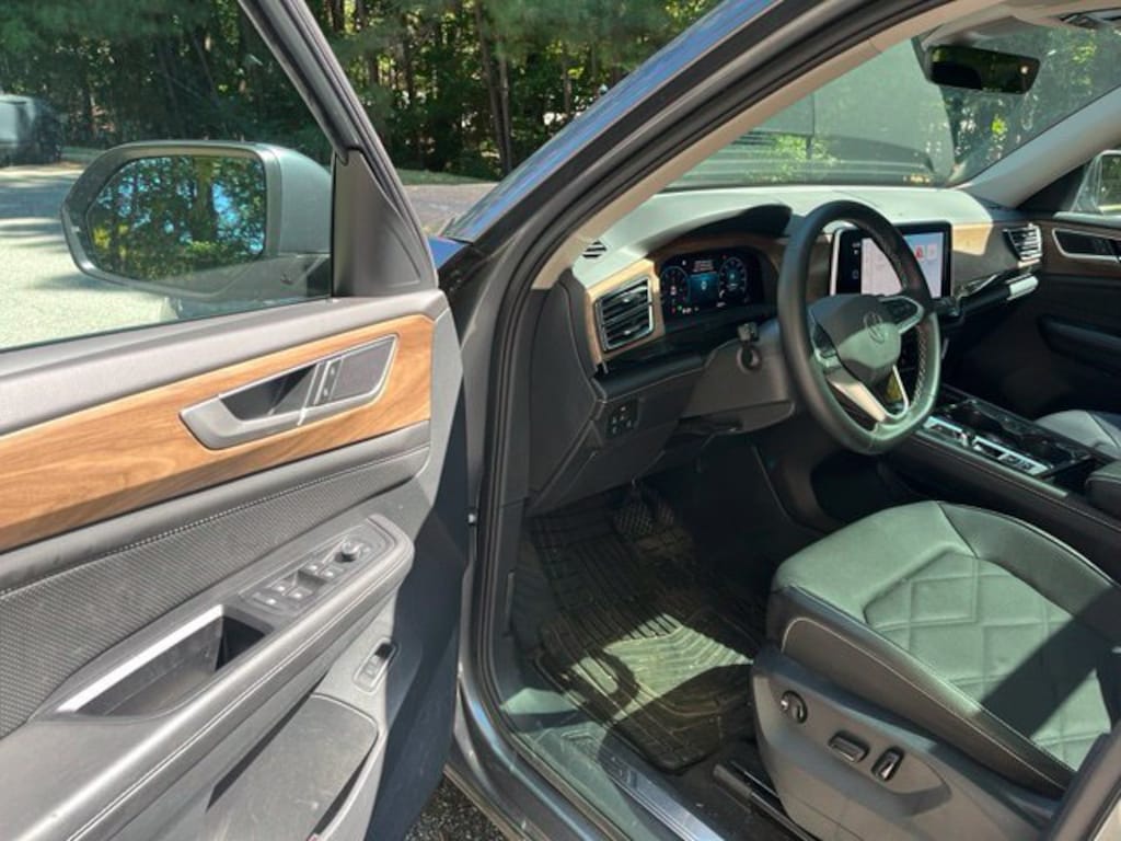 Used 2024 Volkswagen Atlas 2.0T SE w/Technology SUV