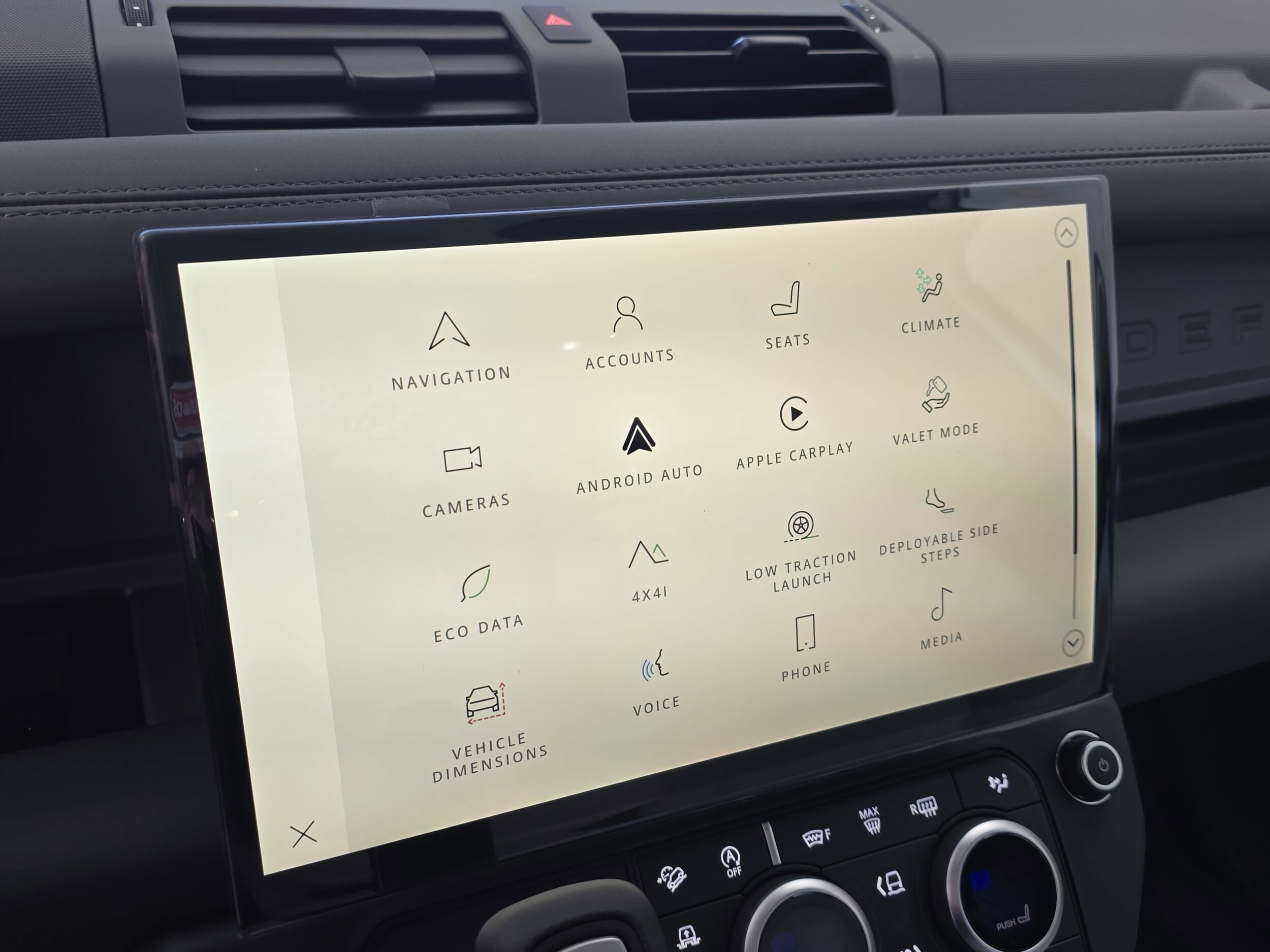 2026 Land Rover Defender V8 - Photo 20