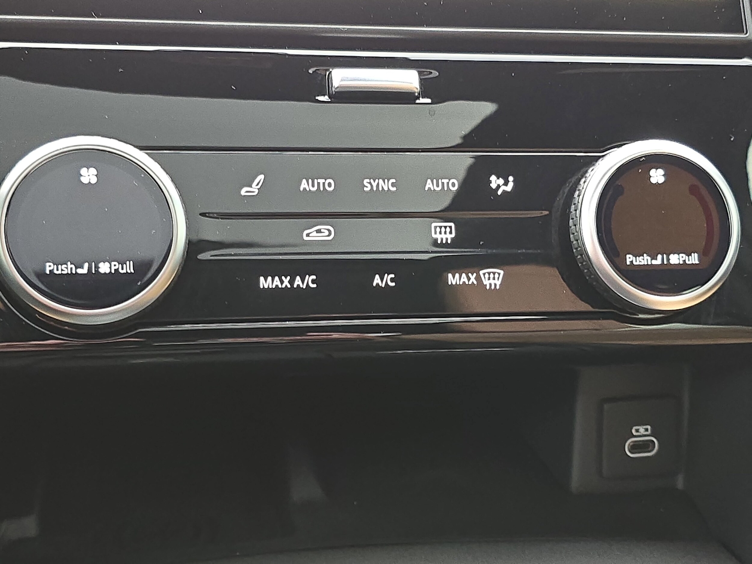 2025 Land Rover Discovery Dynamic SE - Photo 25