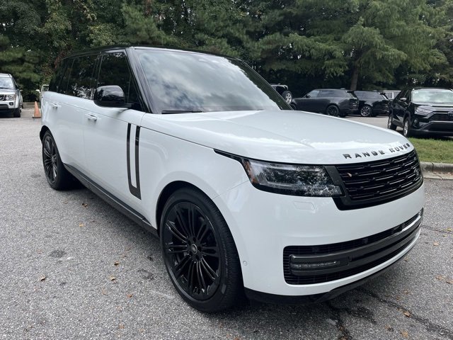2025 Land Rover Range Rover SE photo 2