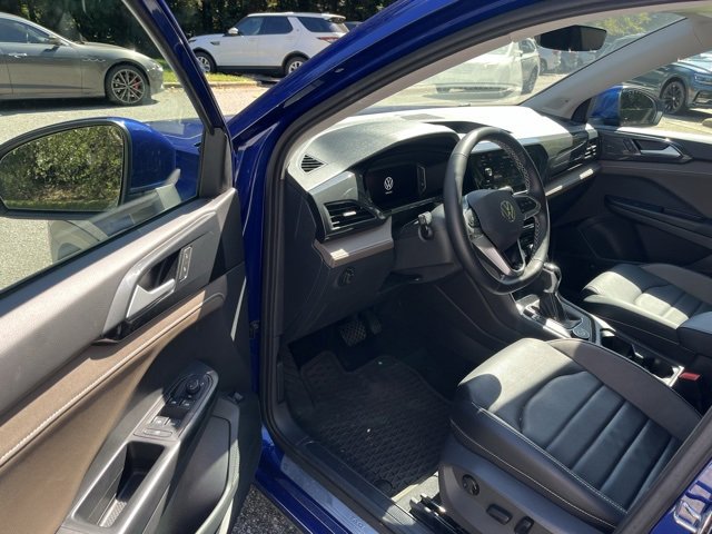 2023 Volkswagen Taos SEL photo 4